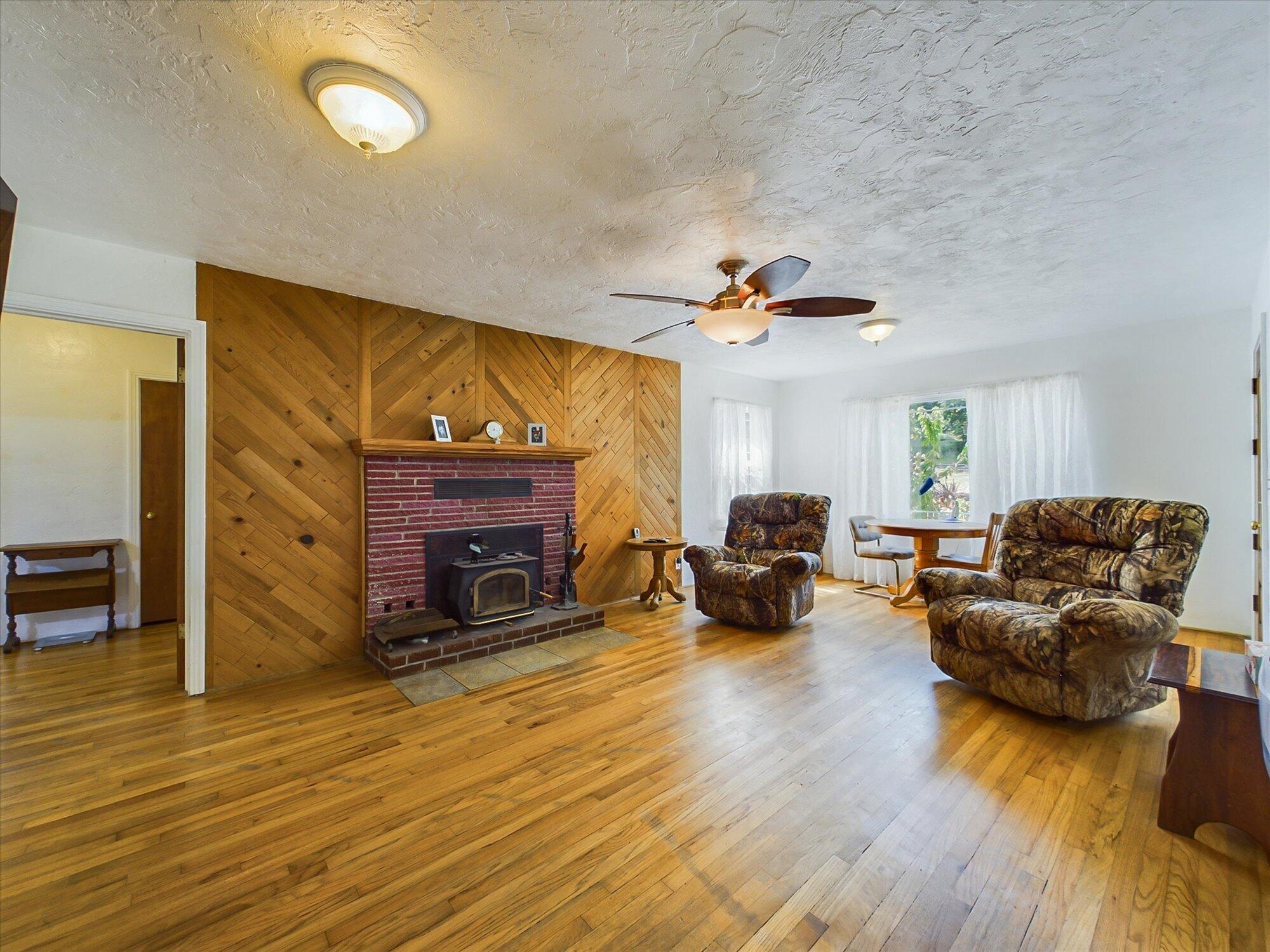 1209 Eeloa Avenue