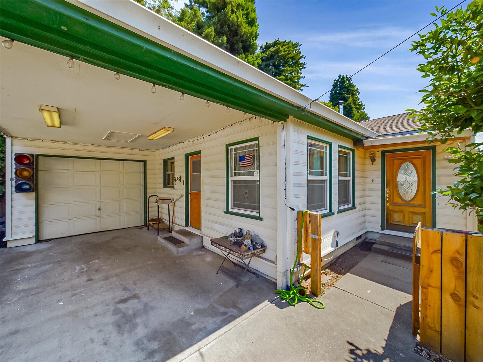 1209 Eeloa Avenue
