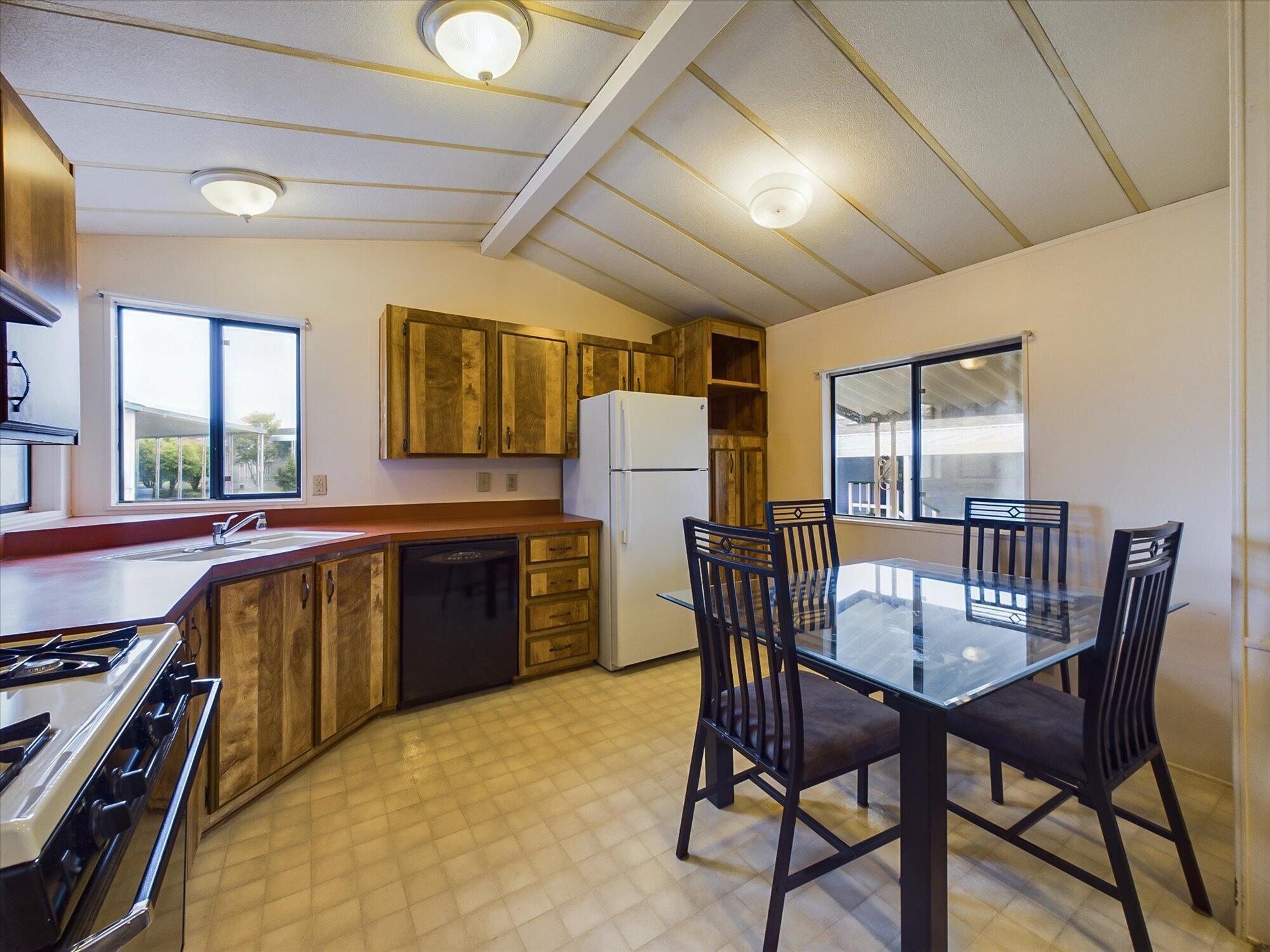 25 Sunshine Way, 25