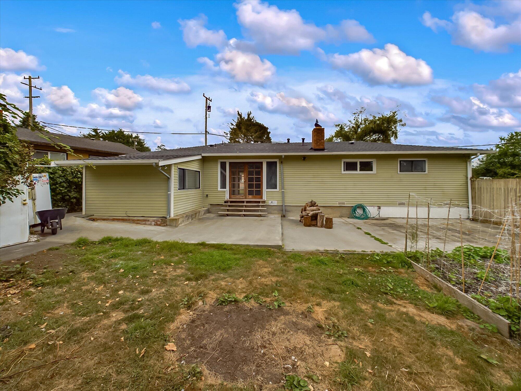 2475 Donna Drive