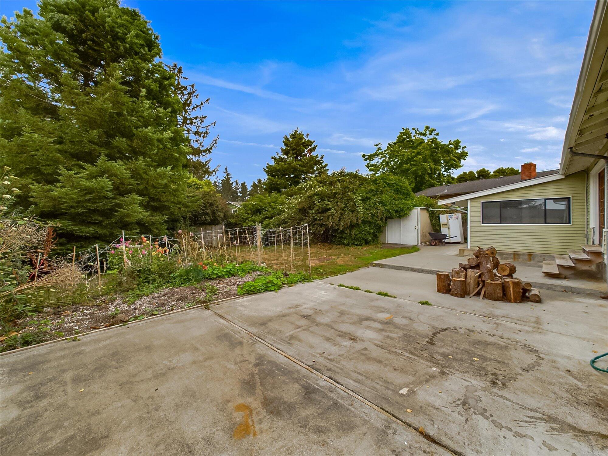 2475 Donna Drive