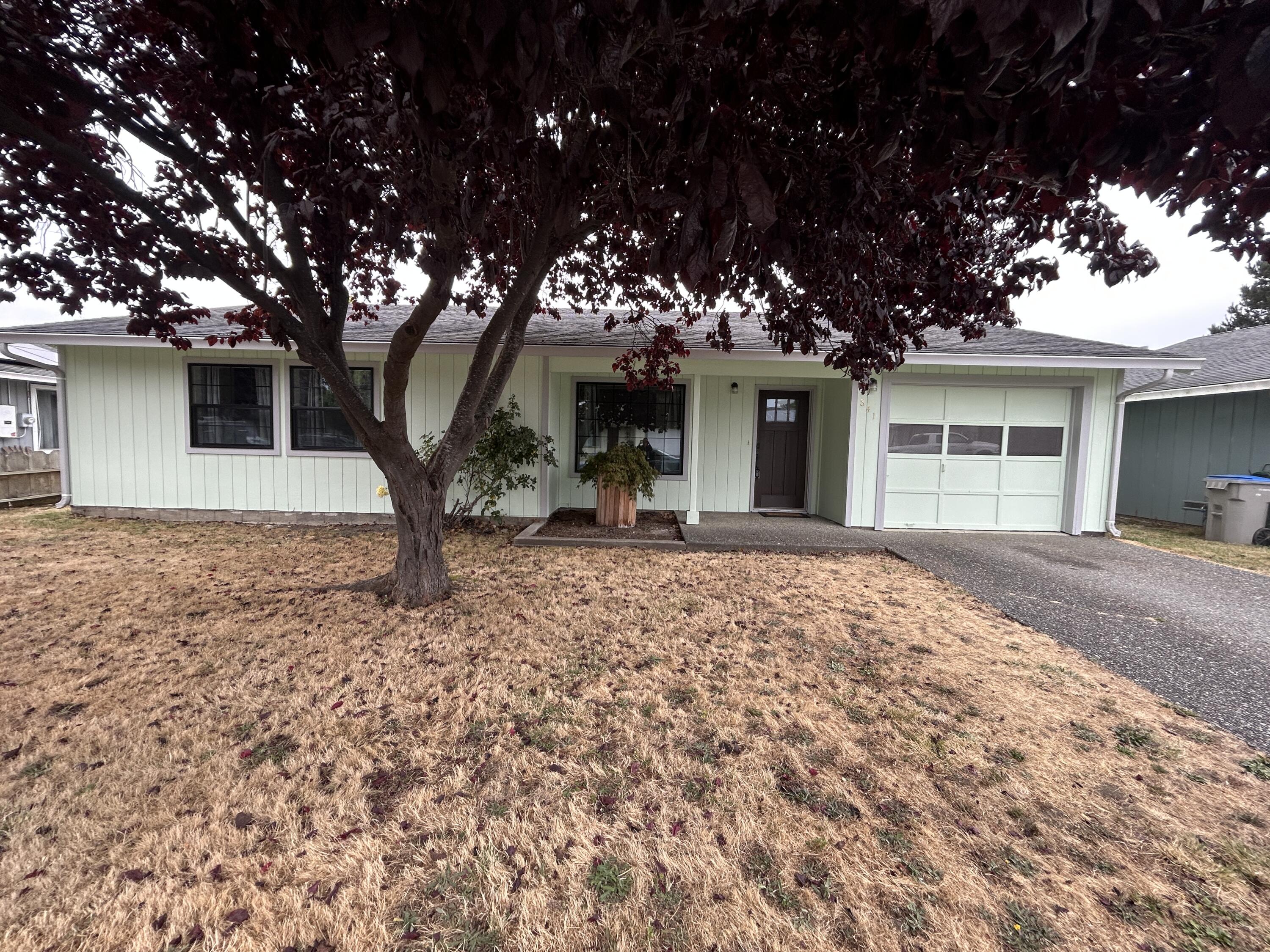 841 Barry Avenue