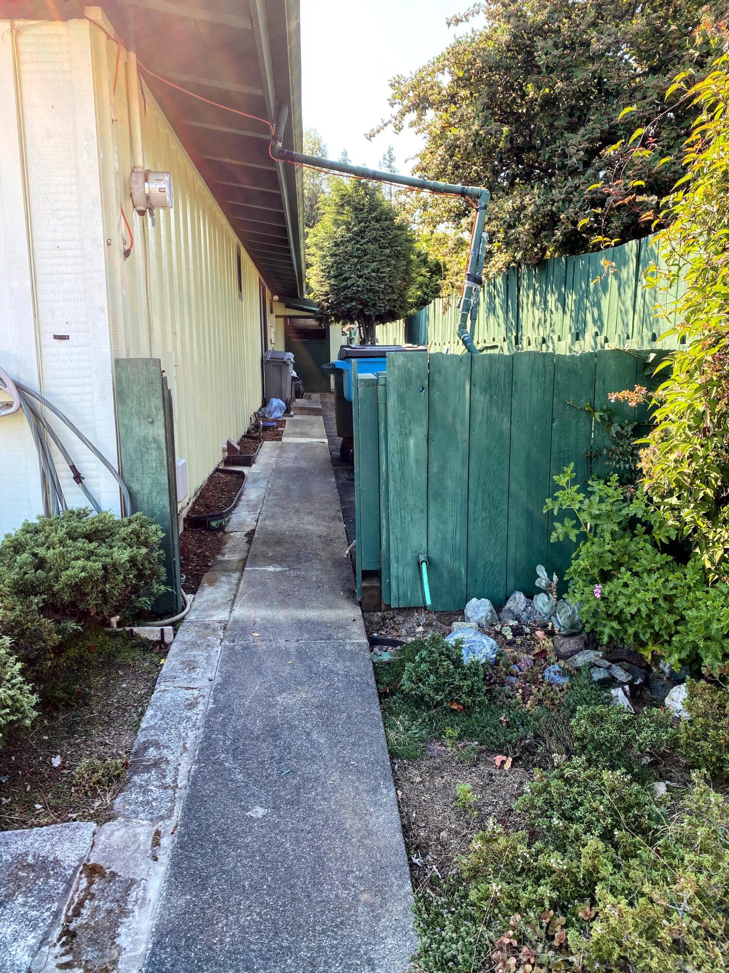 1412 R Street