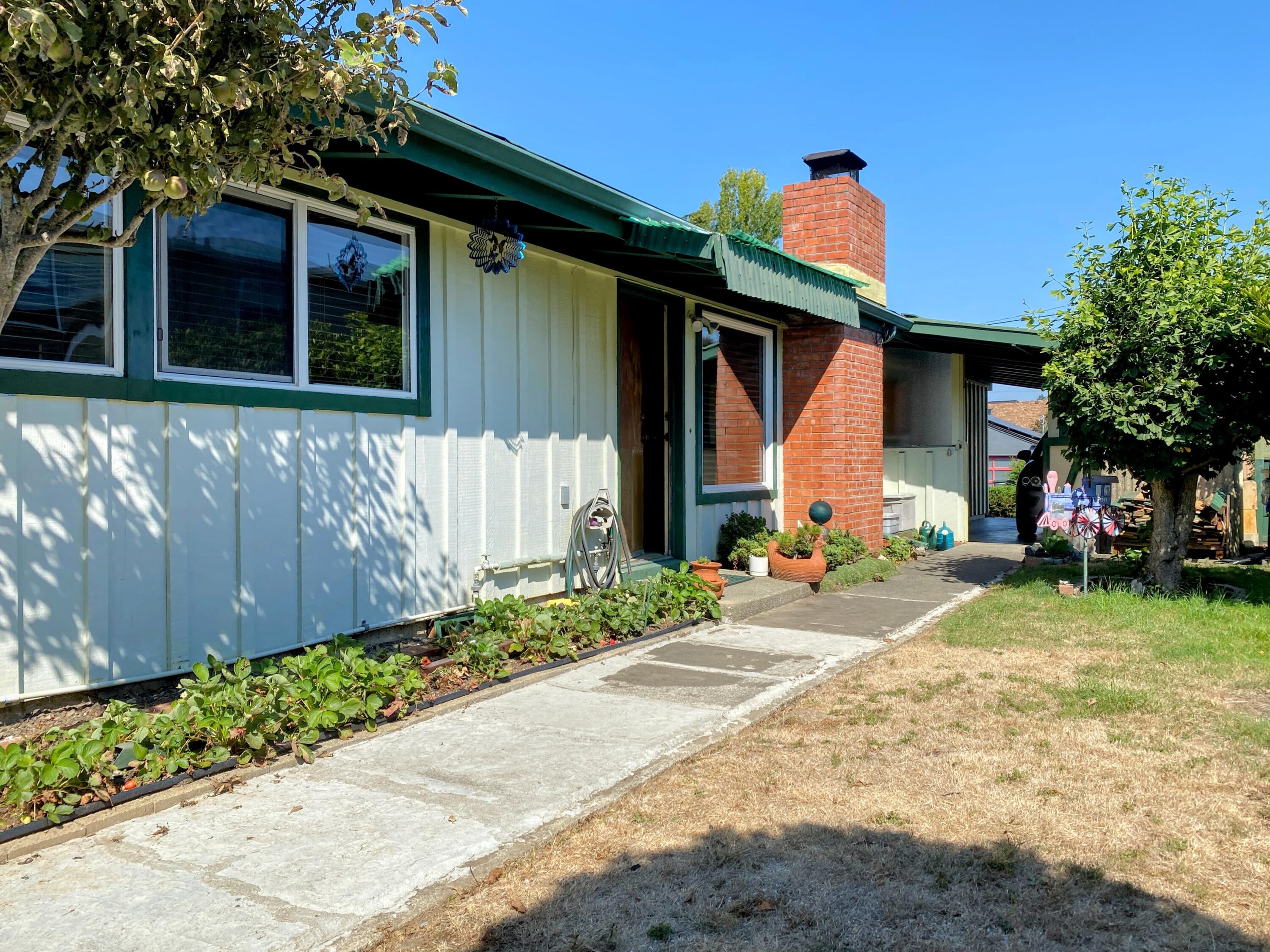 1412 R Street