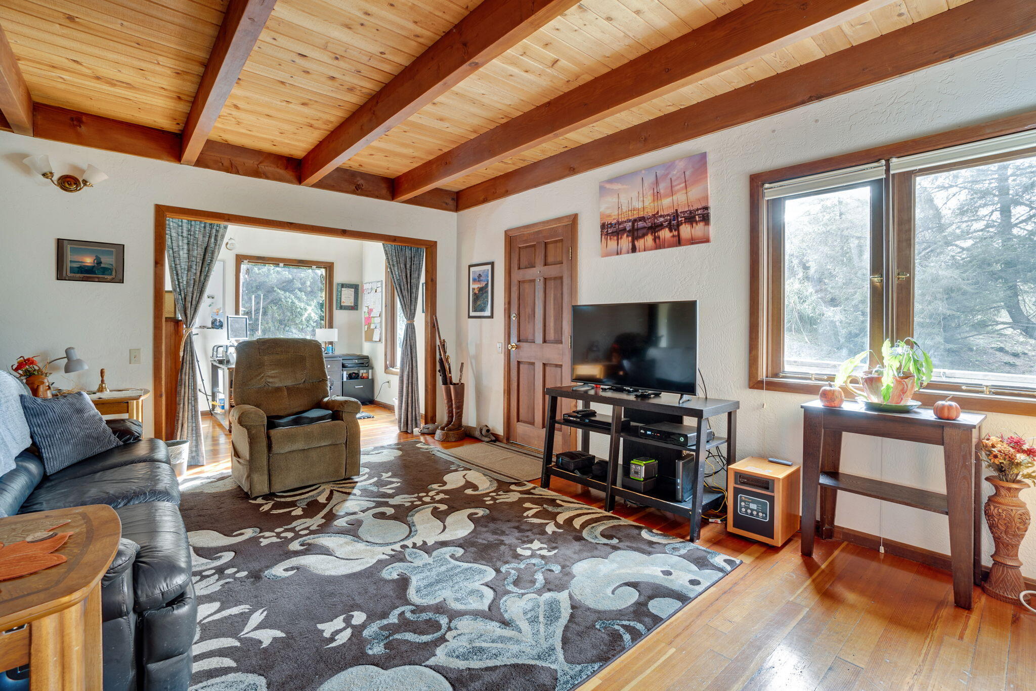 2557 Skyline Drive
