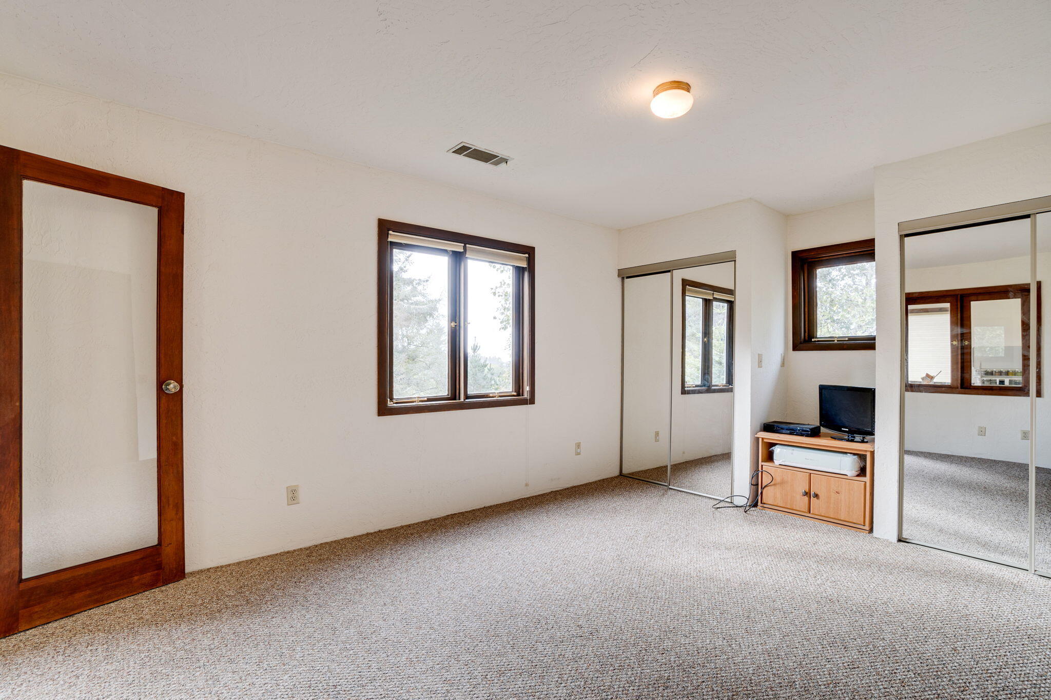 2557 Skyline Drive