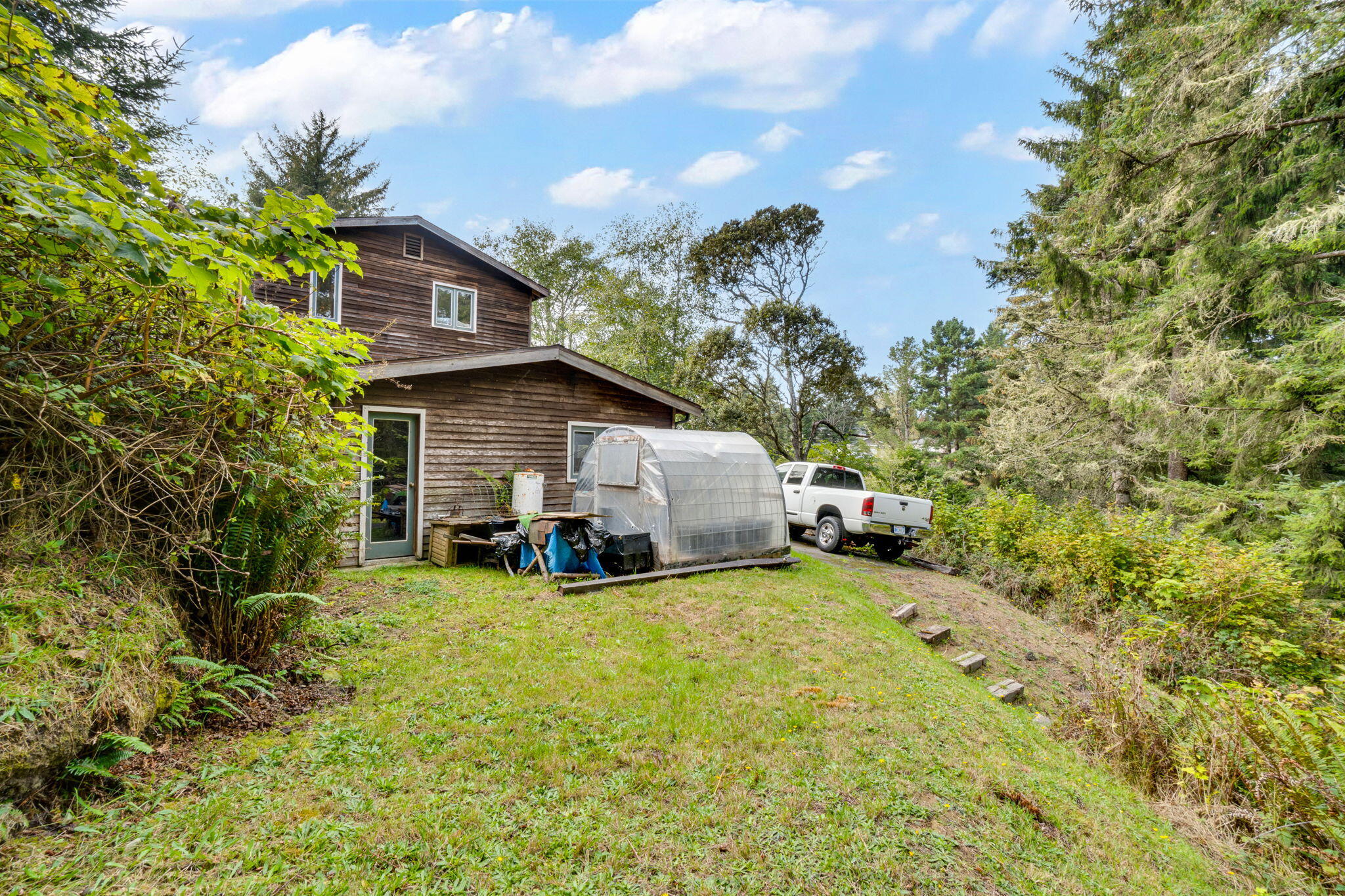 2557 Skyline Drive