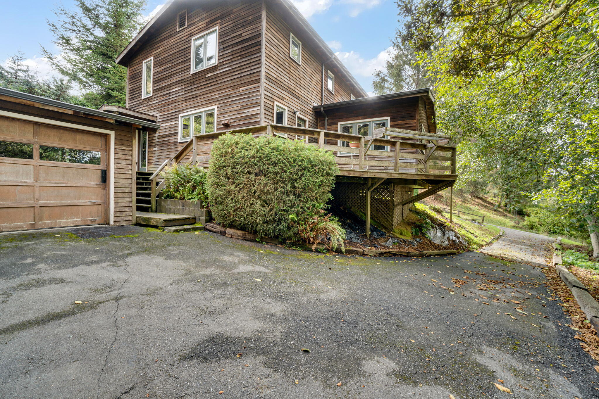 2557 Skyline Drive