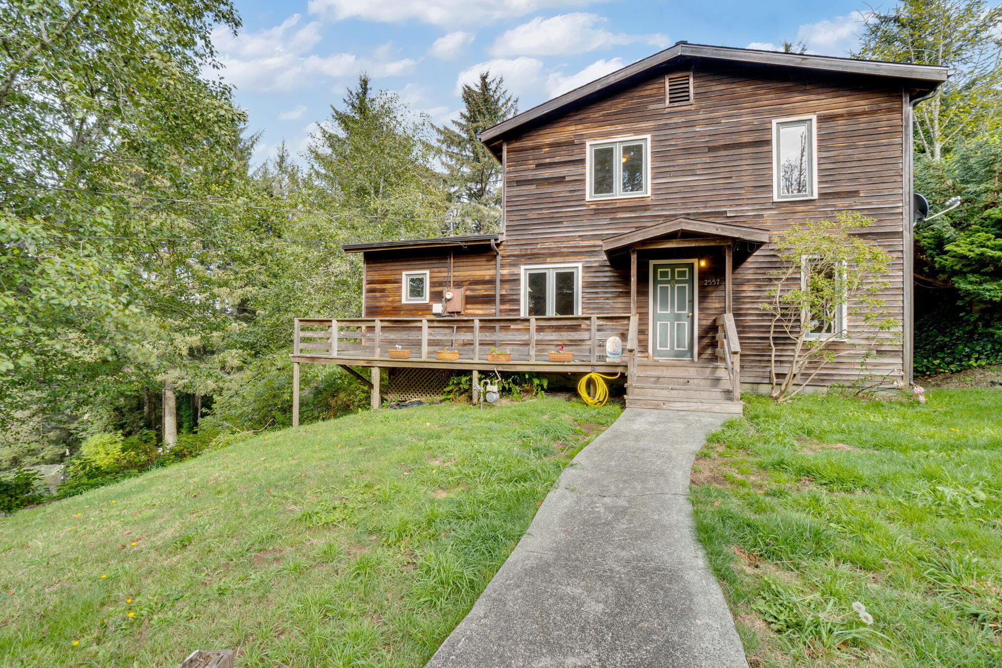 2557 Skyline Drive