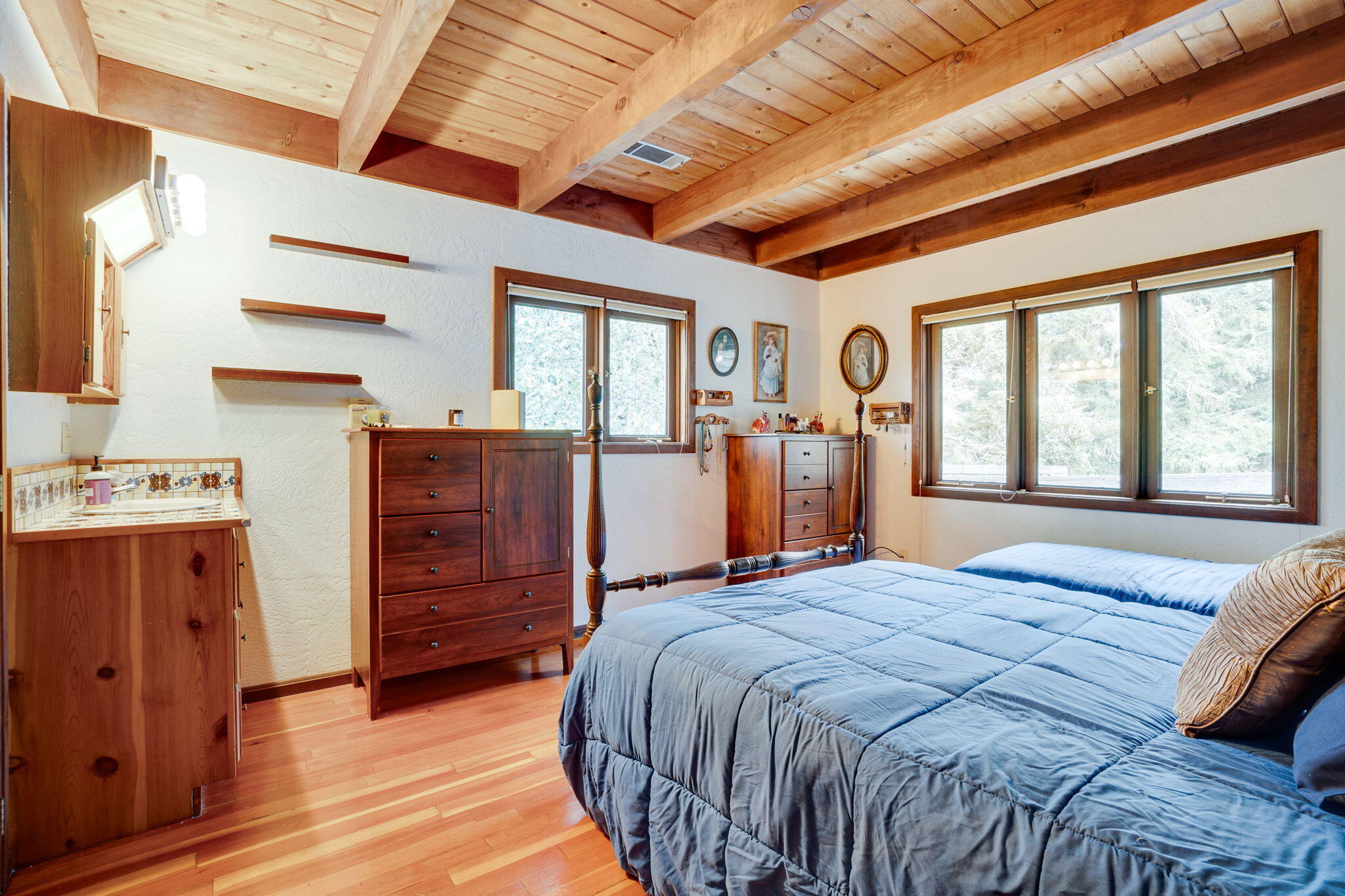 2557 Skyline Drive