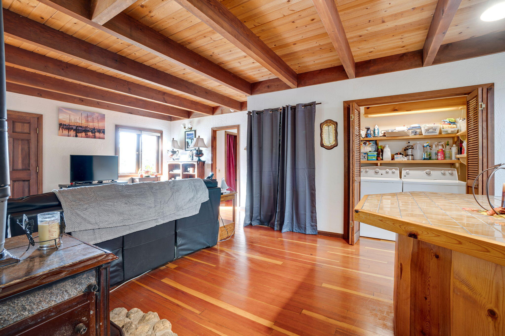 2557 Skyline Drive