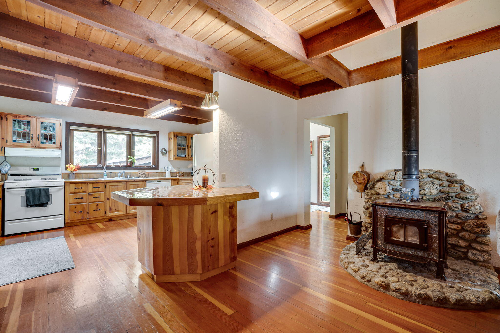 2557 Skyline Drive