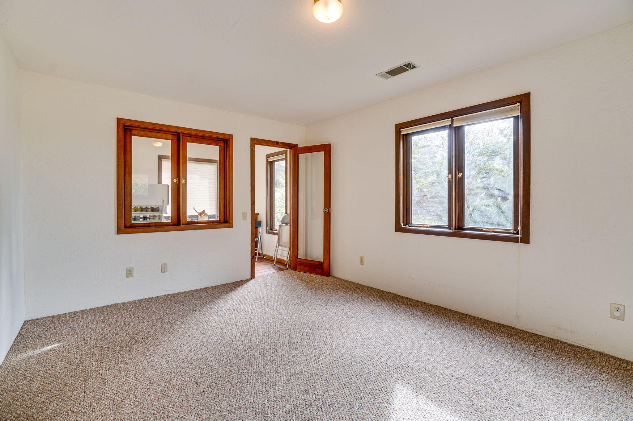 2557 Skyline Drive