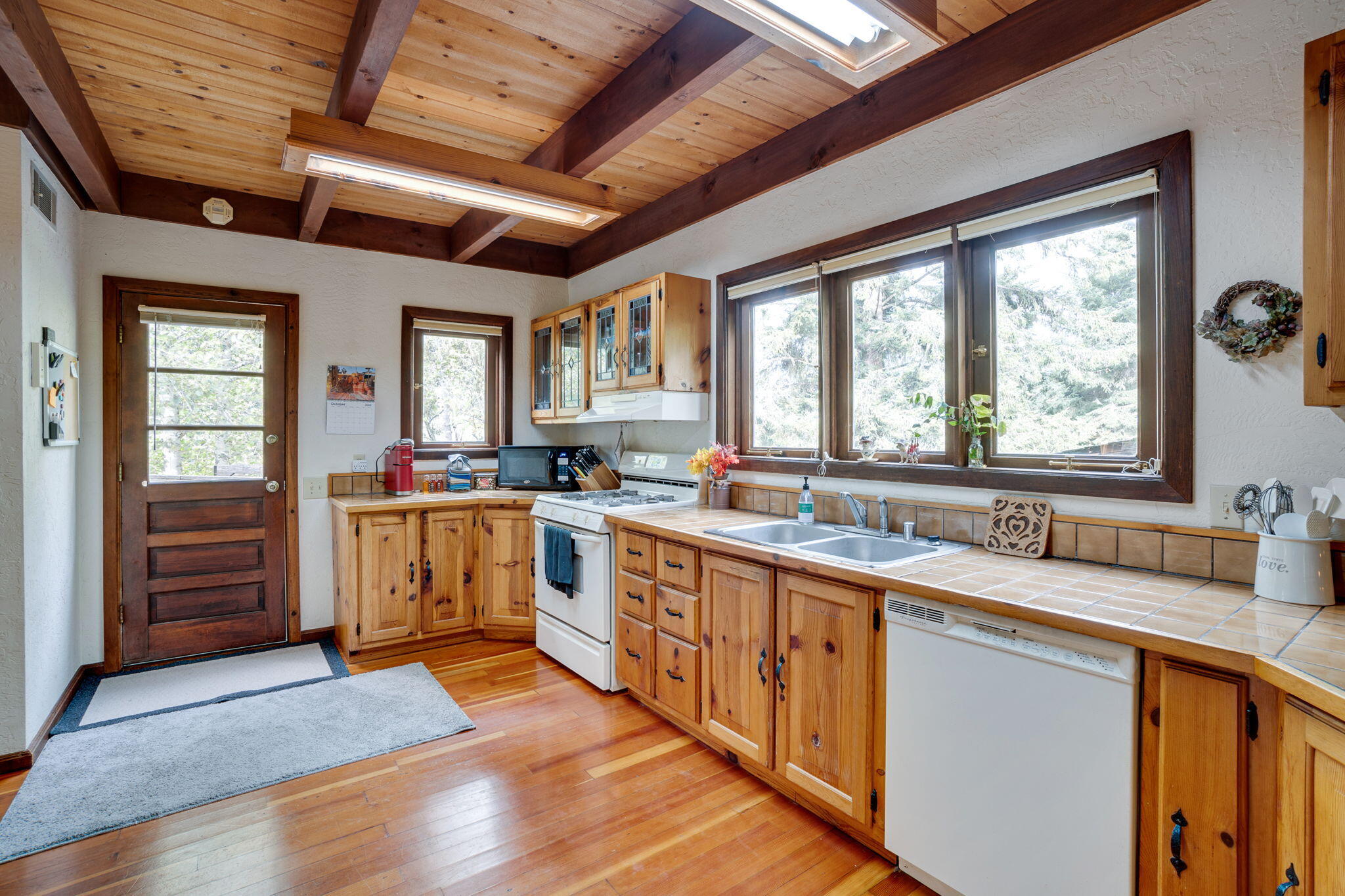 2557 Skyline Drive