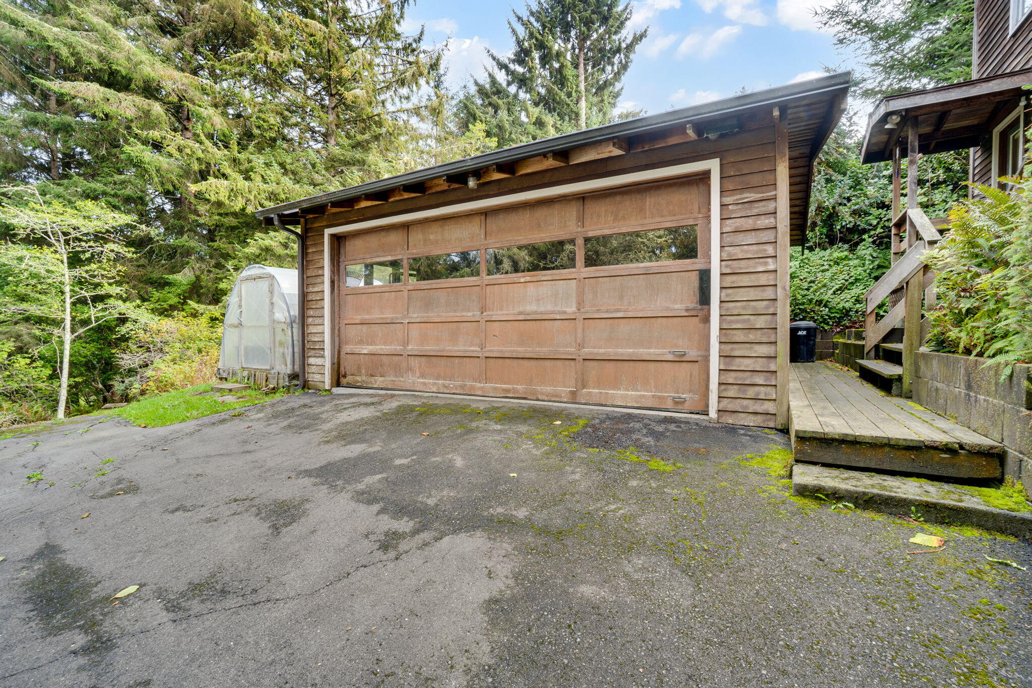 2557 Skyline Drive
