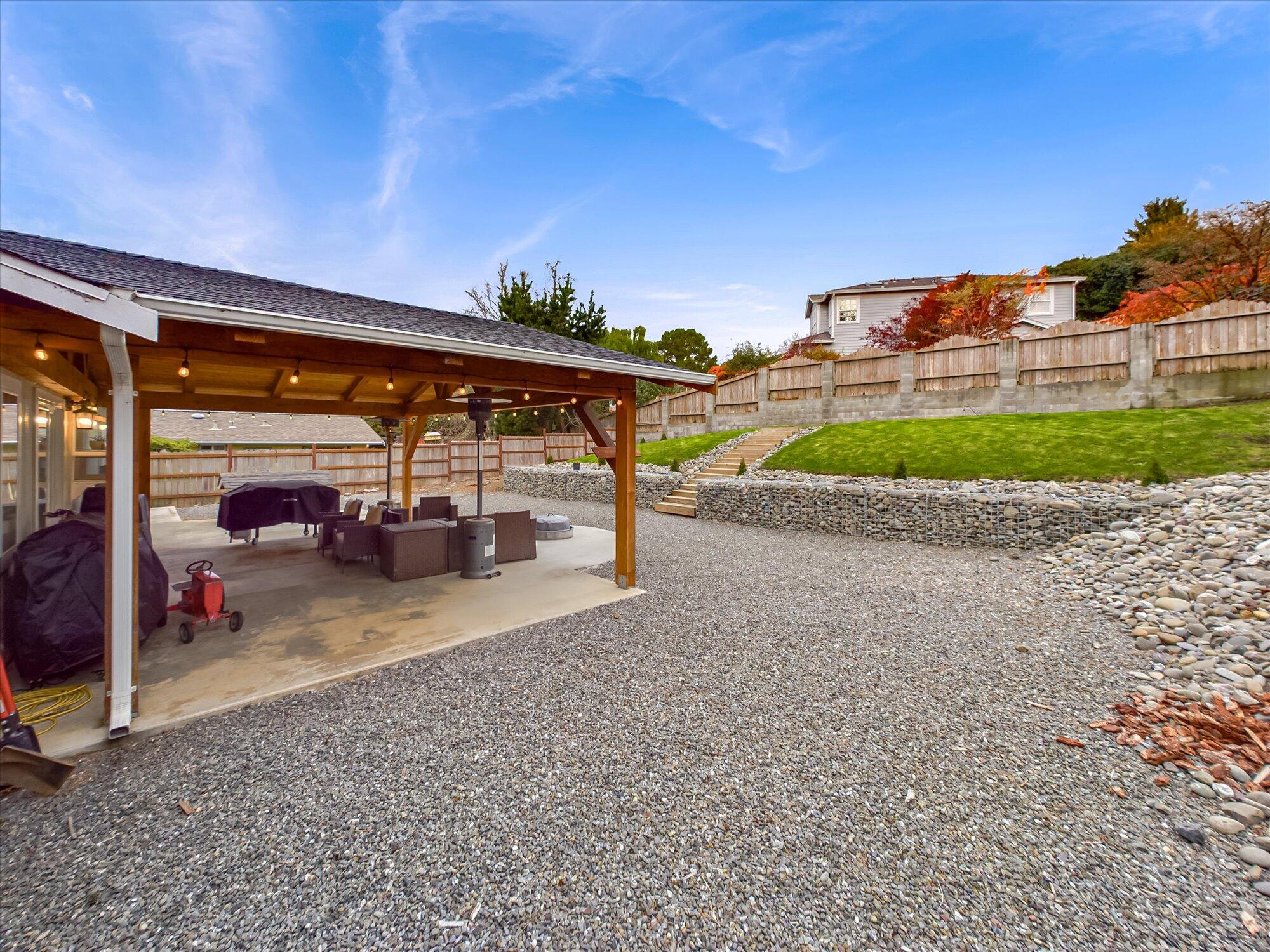 6861 London Drive