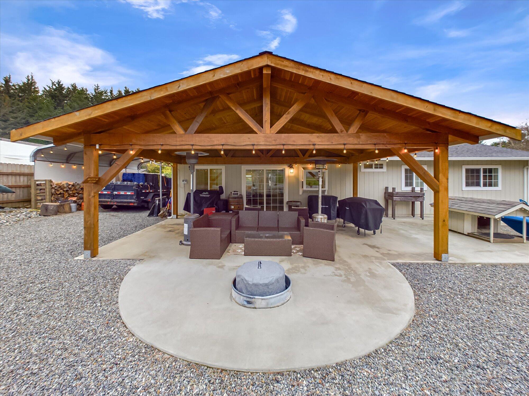 6861 London Drive