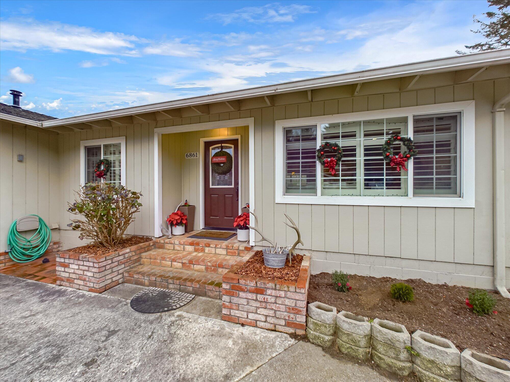 6861 London Drive