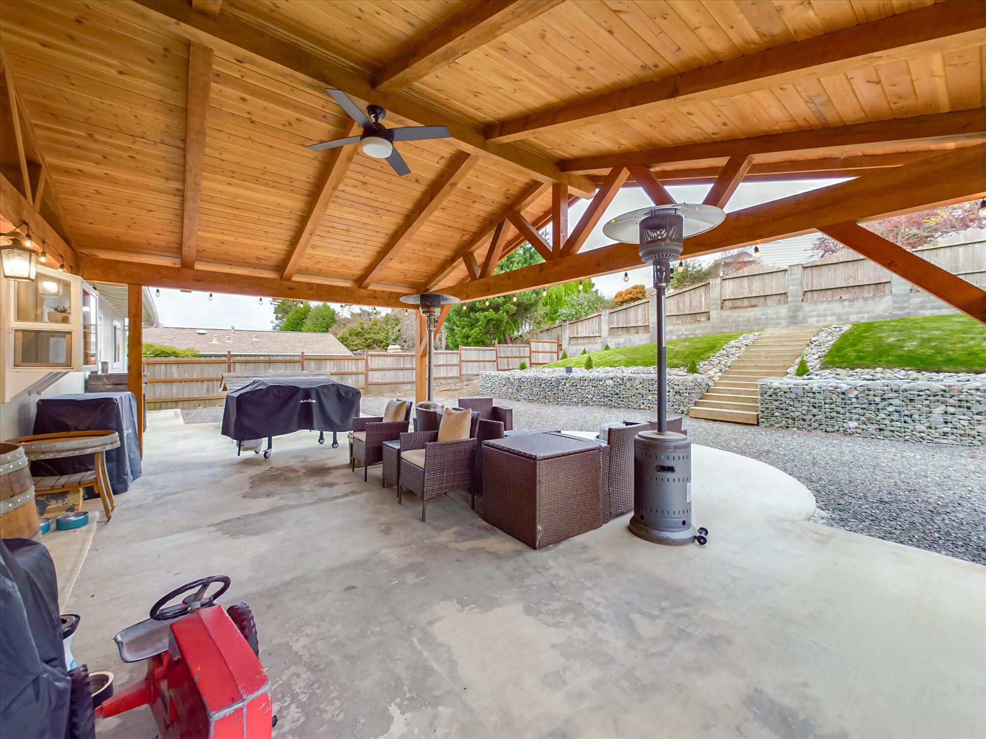 6861 London Drive