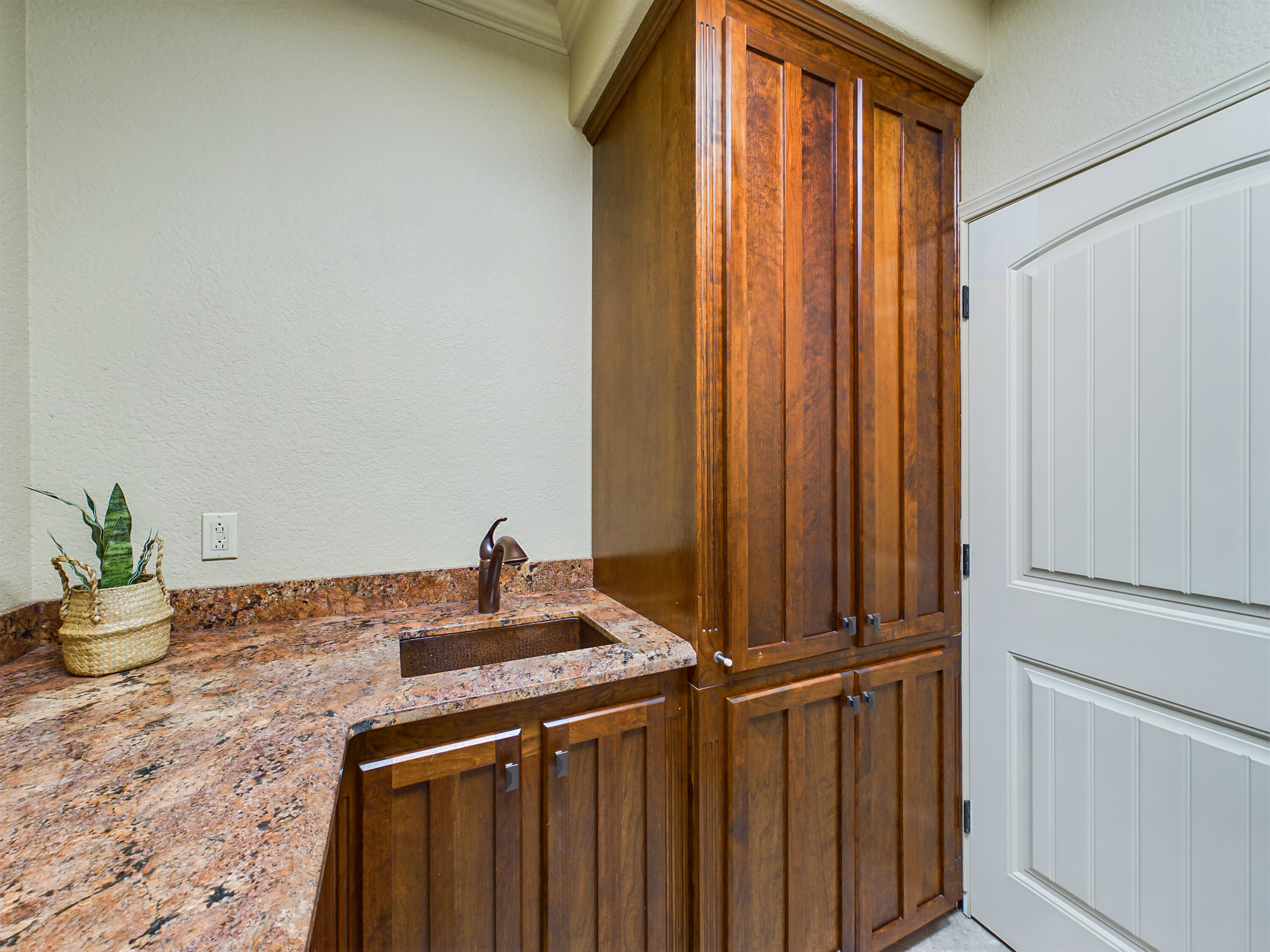 2221 Briarwood Circle