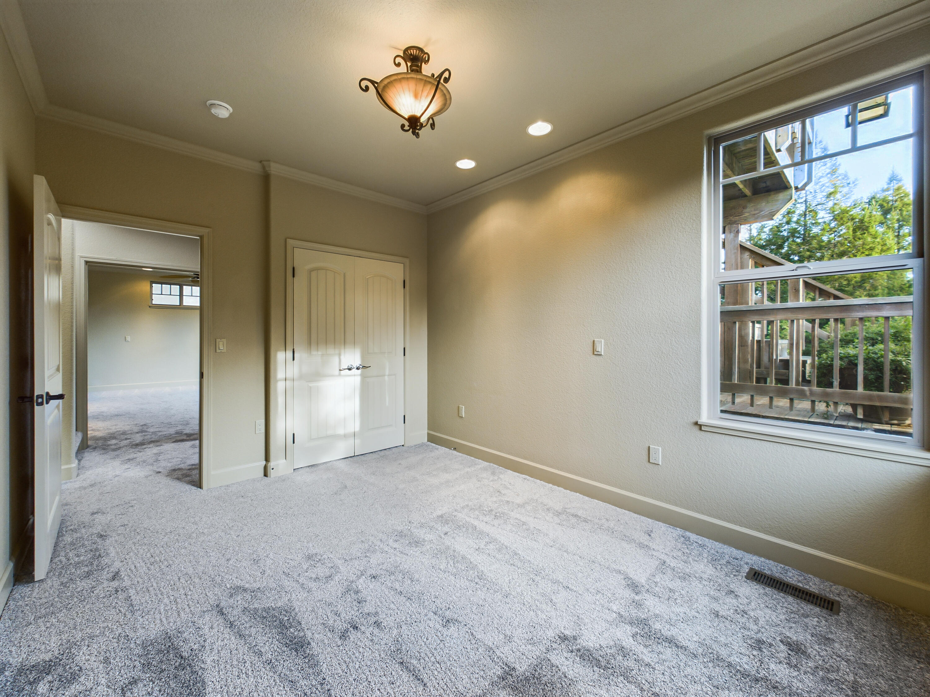 2221 Briarwood Circle