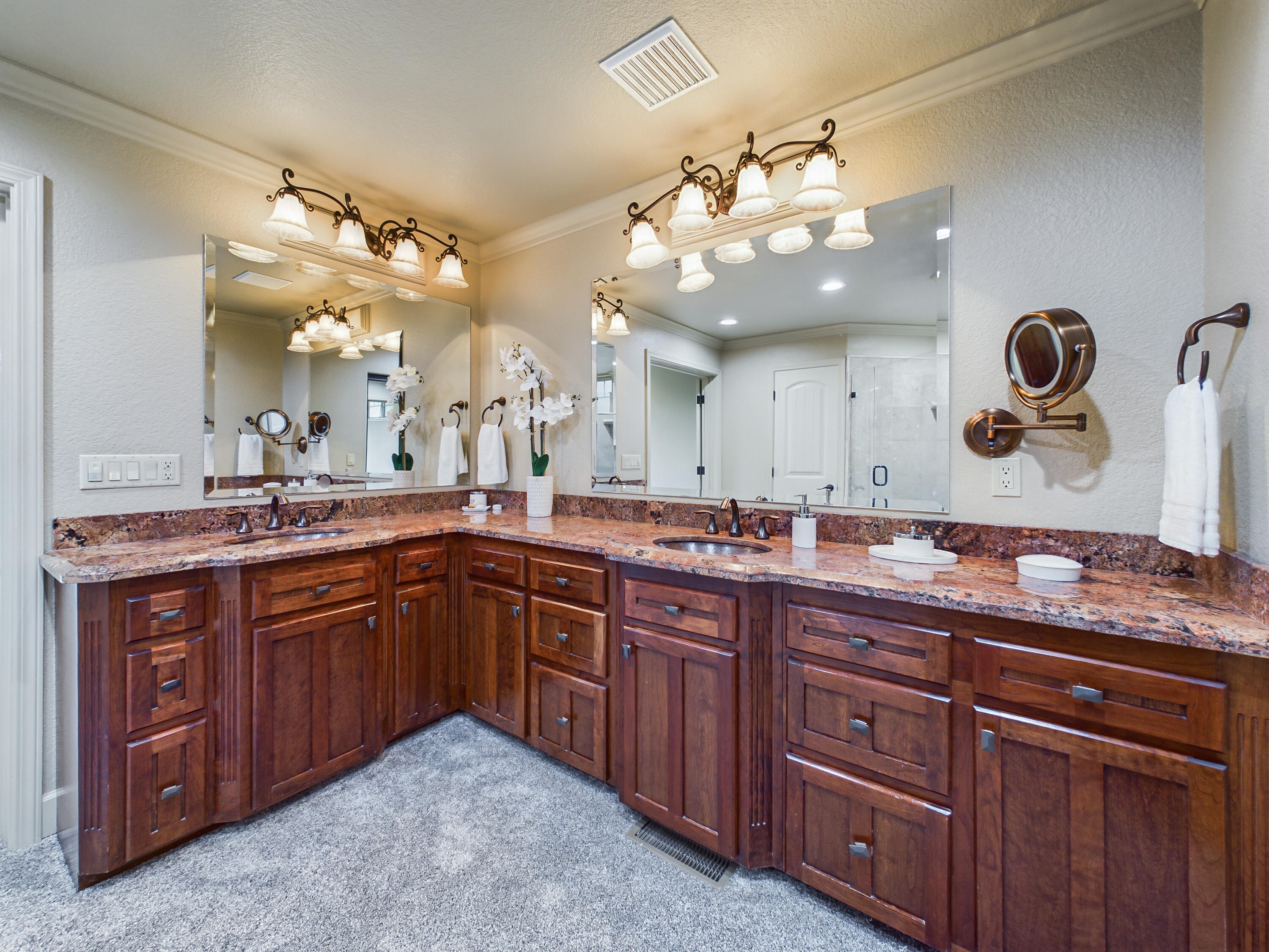 2221 Briarwood Circle