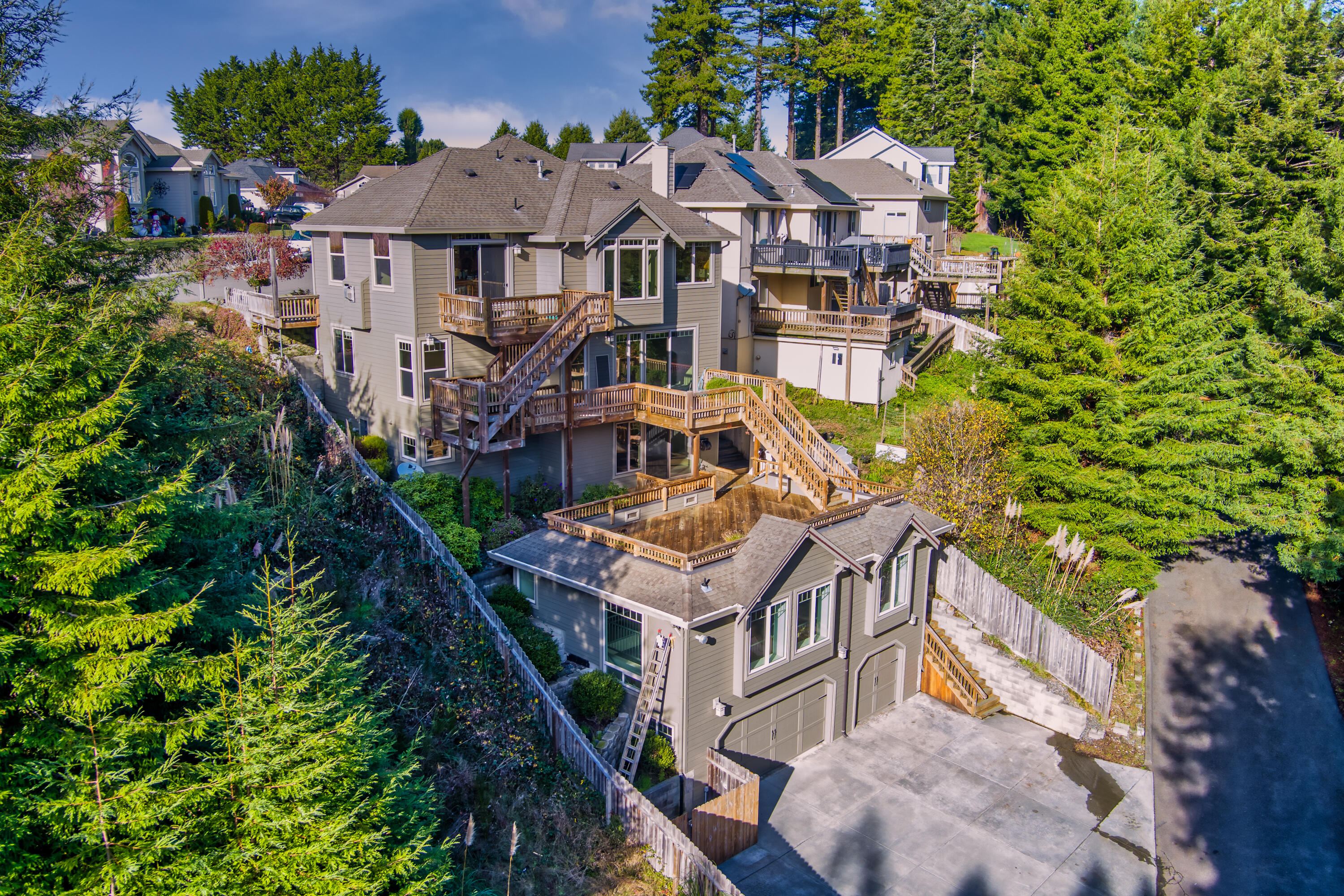 2221 Briarwood Circle