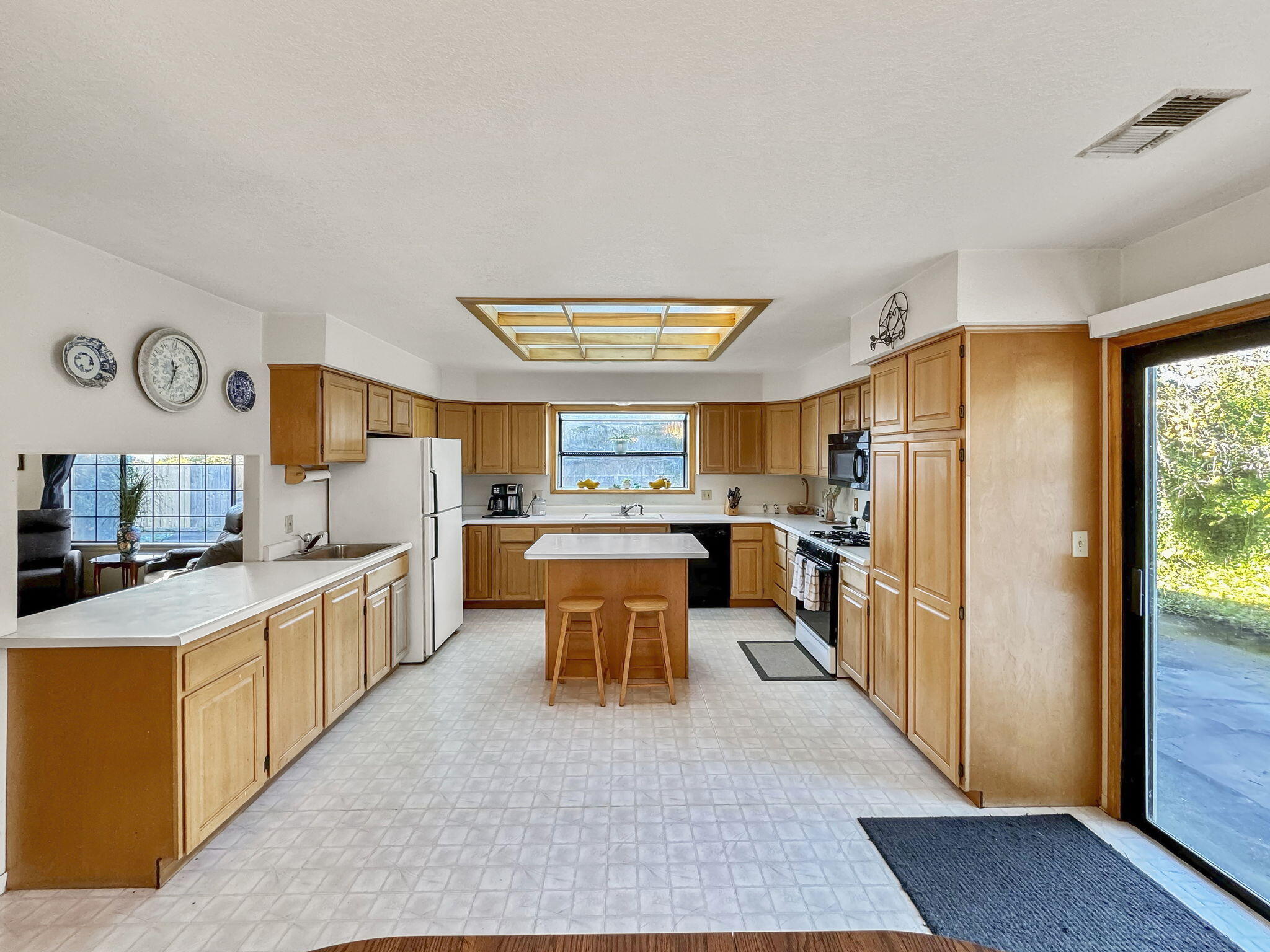 2105 Meadowood Lane