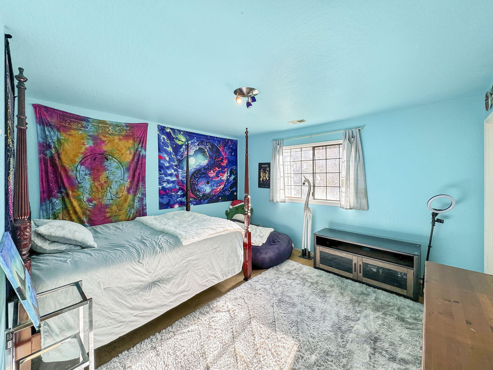 2105 Meadowood Lane