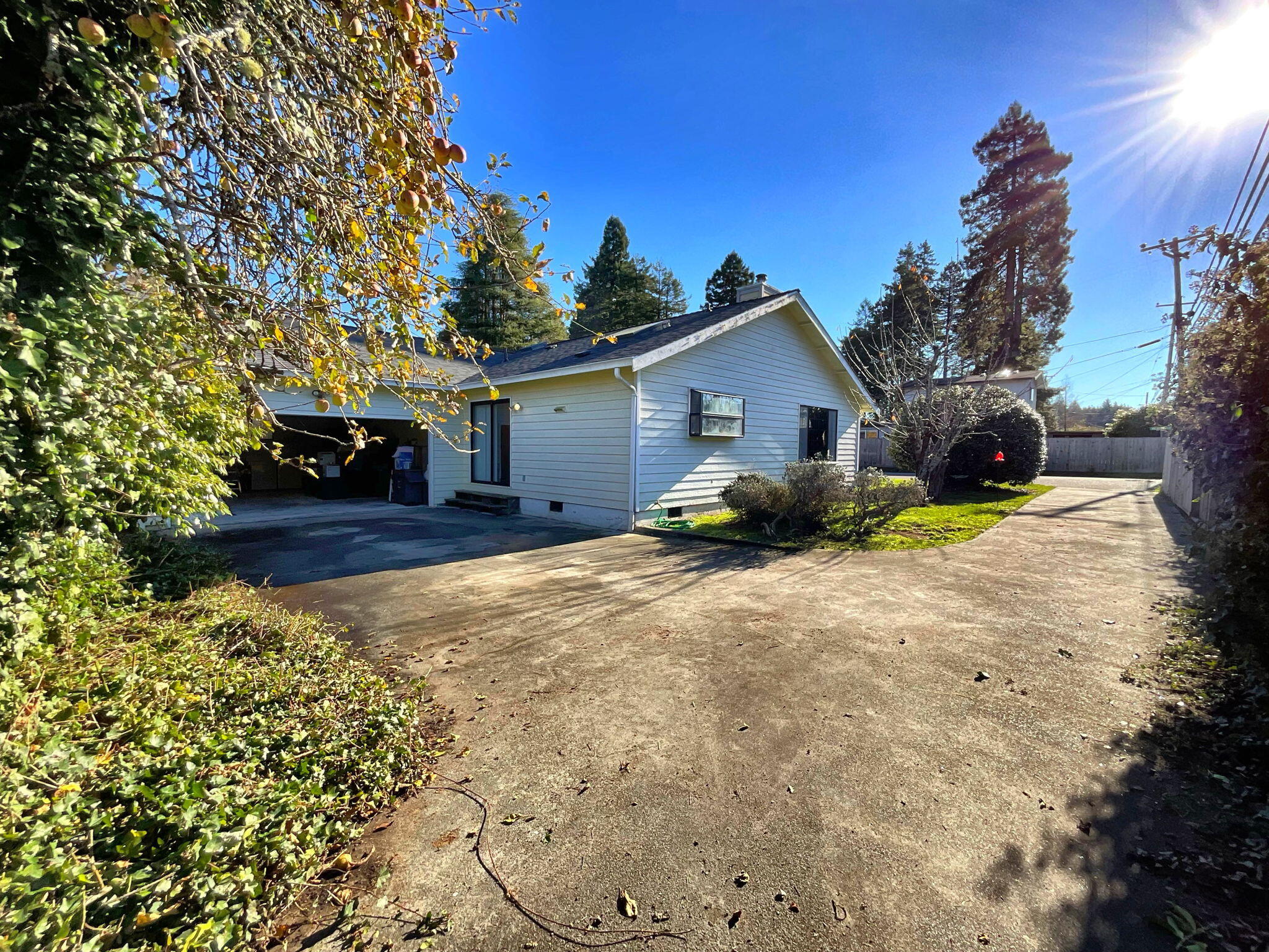 2105 Meadowood Lane