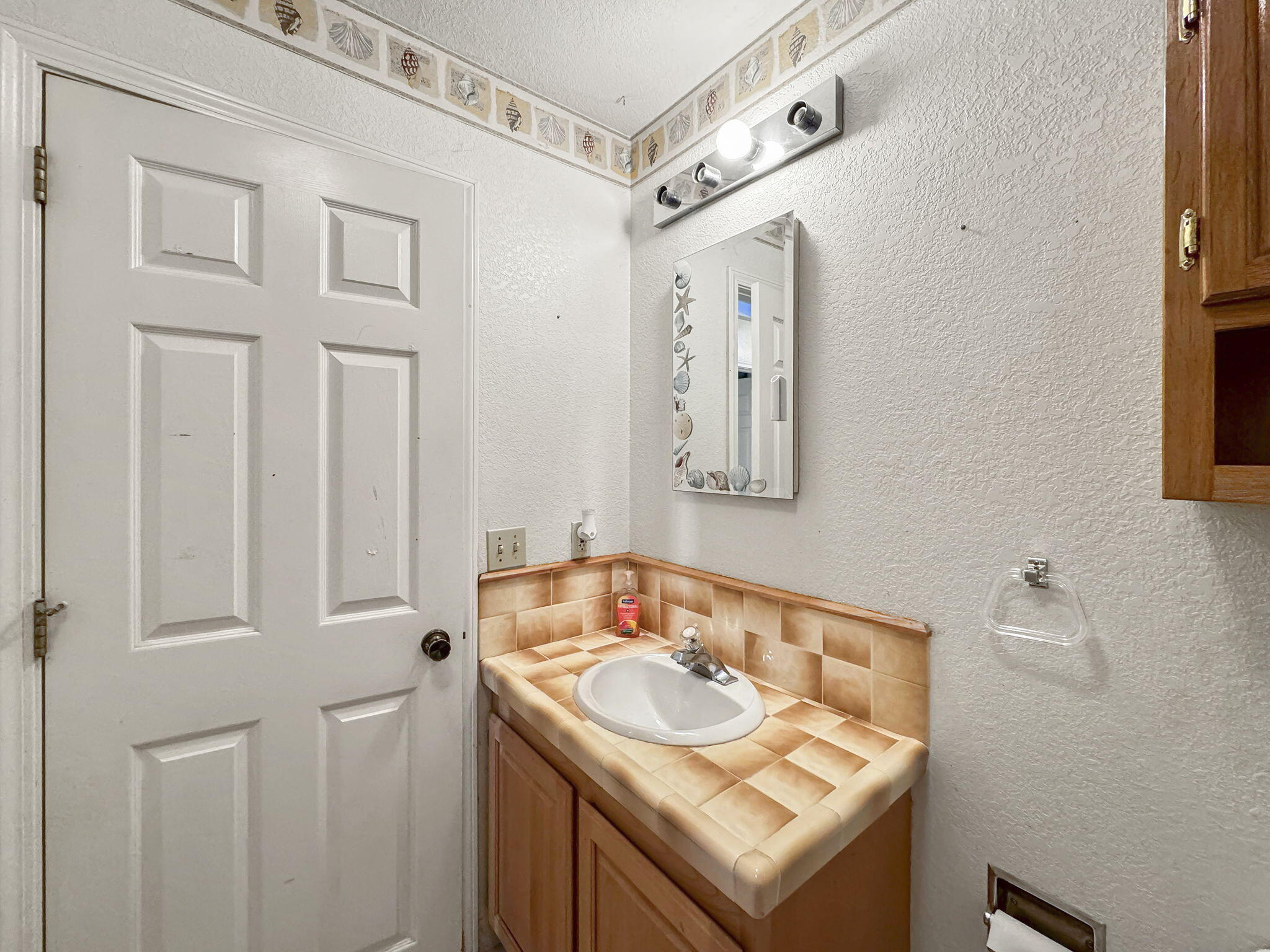 2105 Meadowood Lane