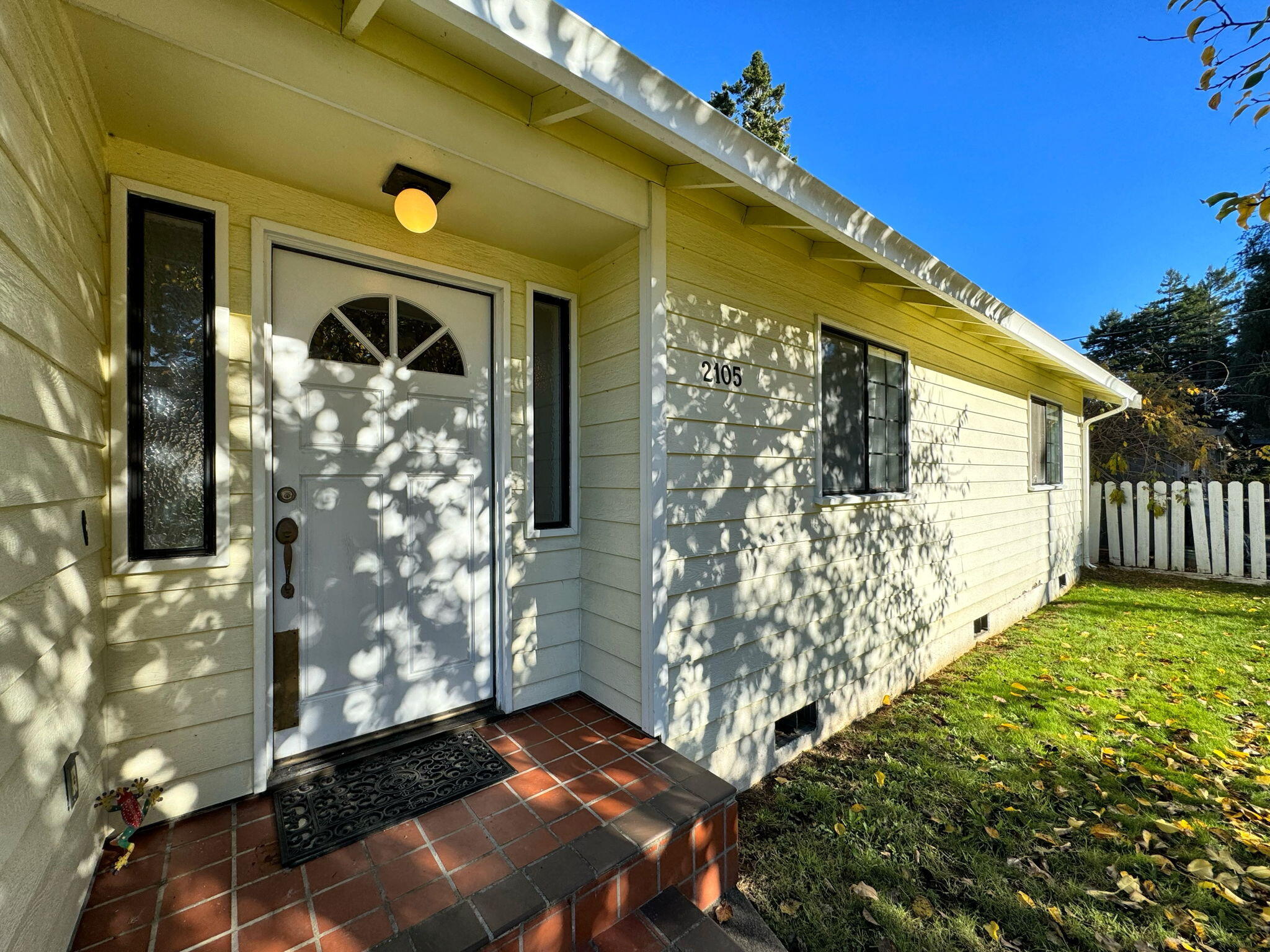 2105 Meadowood Lane