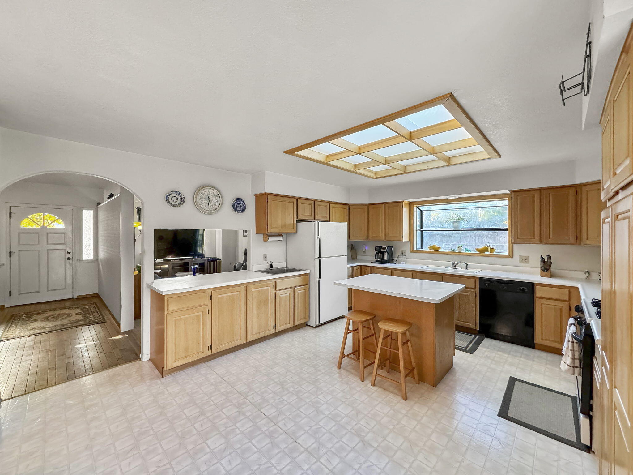2105 Meadowood Lane