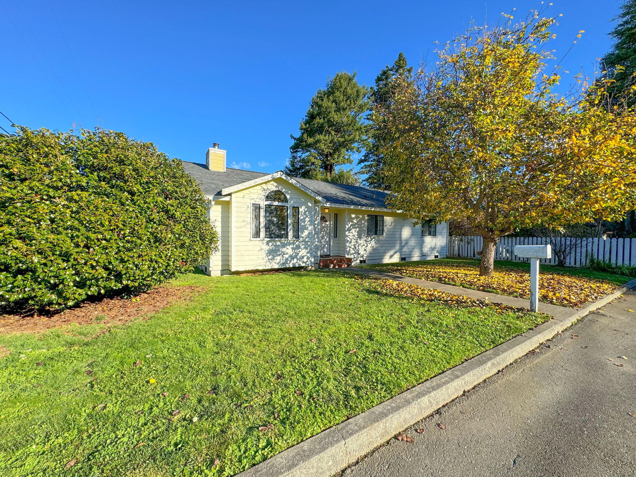 2105 Meadowood Lane