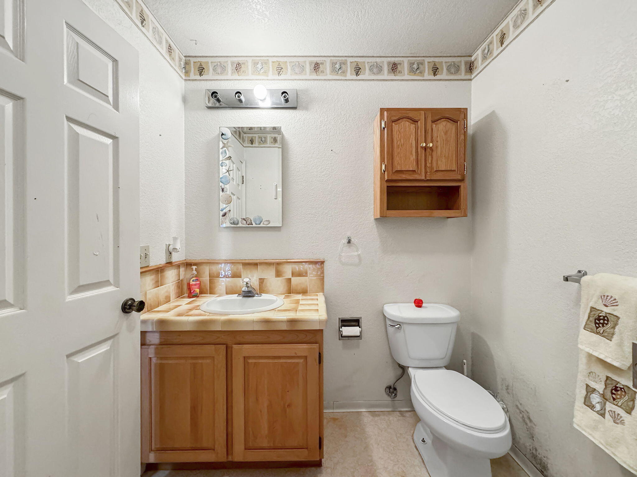 2105 Meadowood Lane