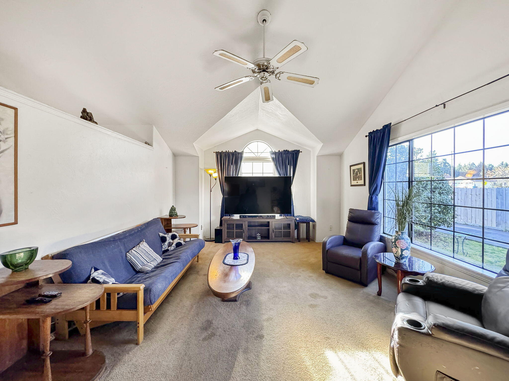 2105 Meadowood Lane