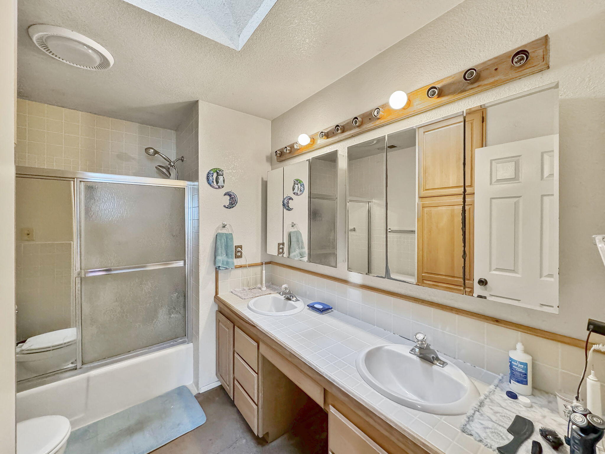 2105 Meadowood Lane