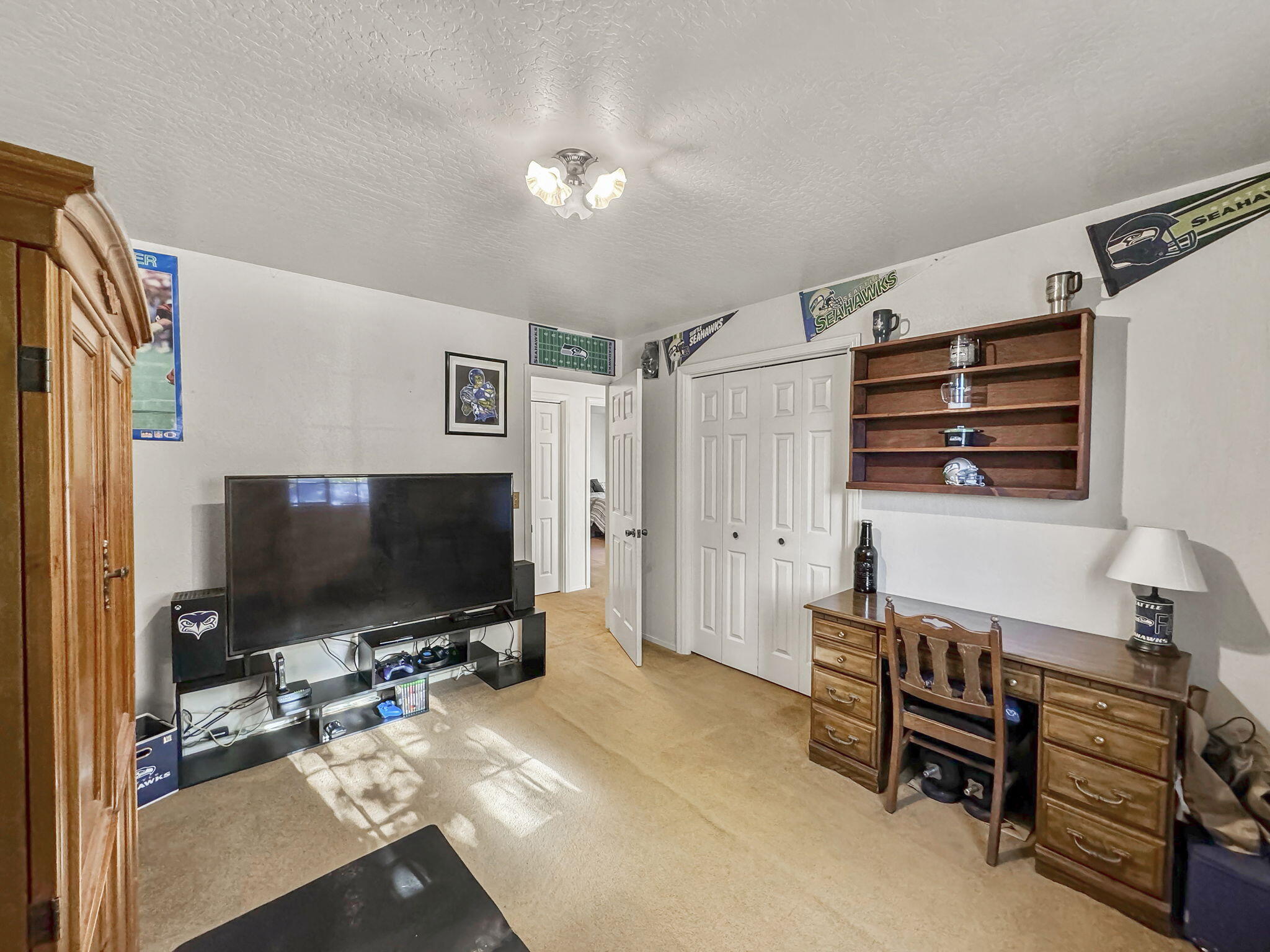 2105 Meadowood Lane