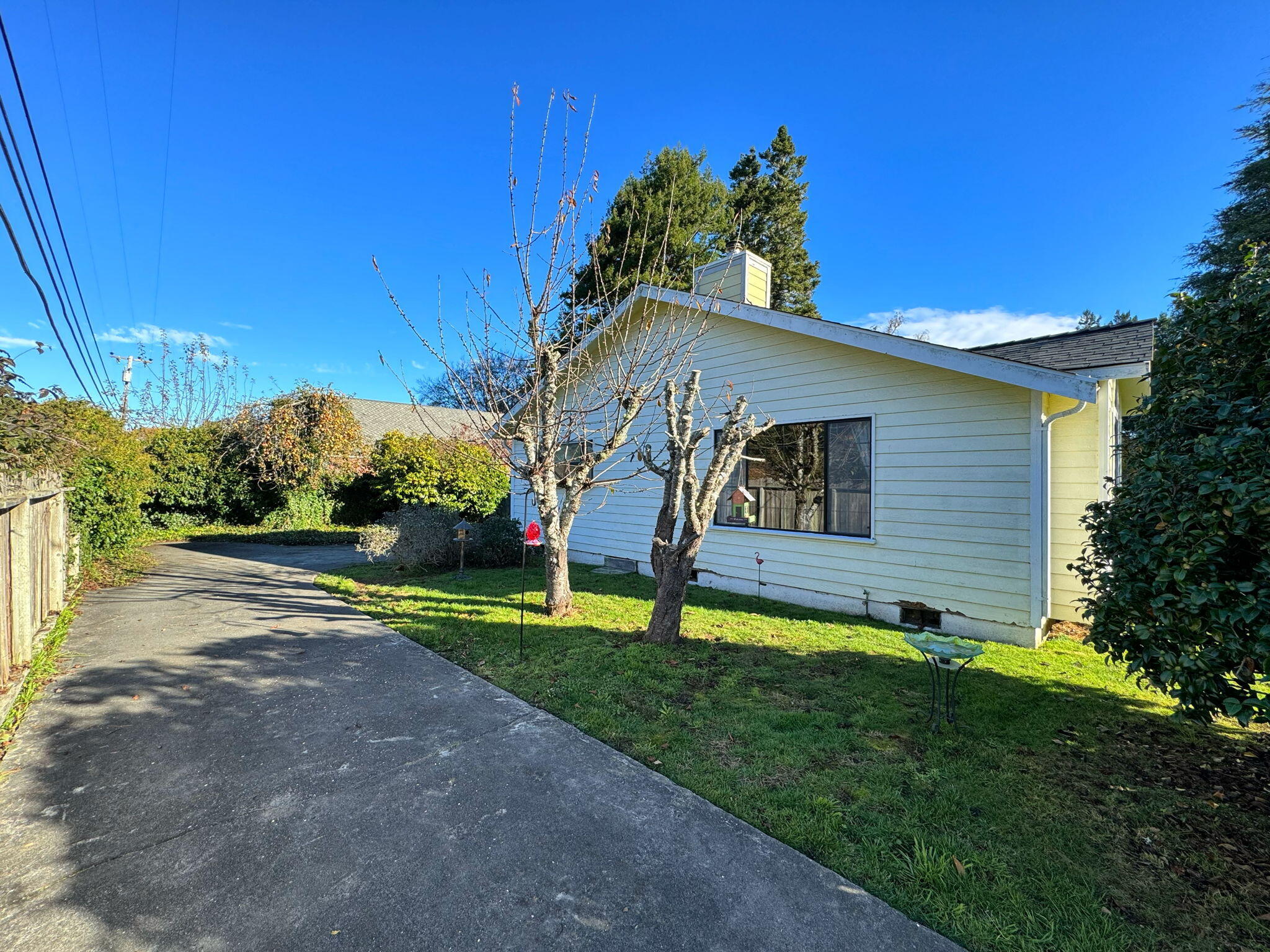 2105 Meadowood Lane