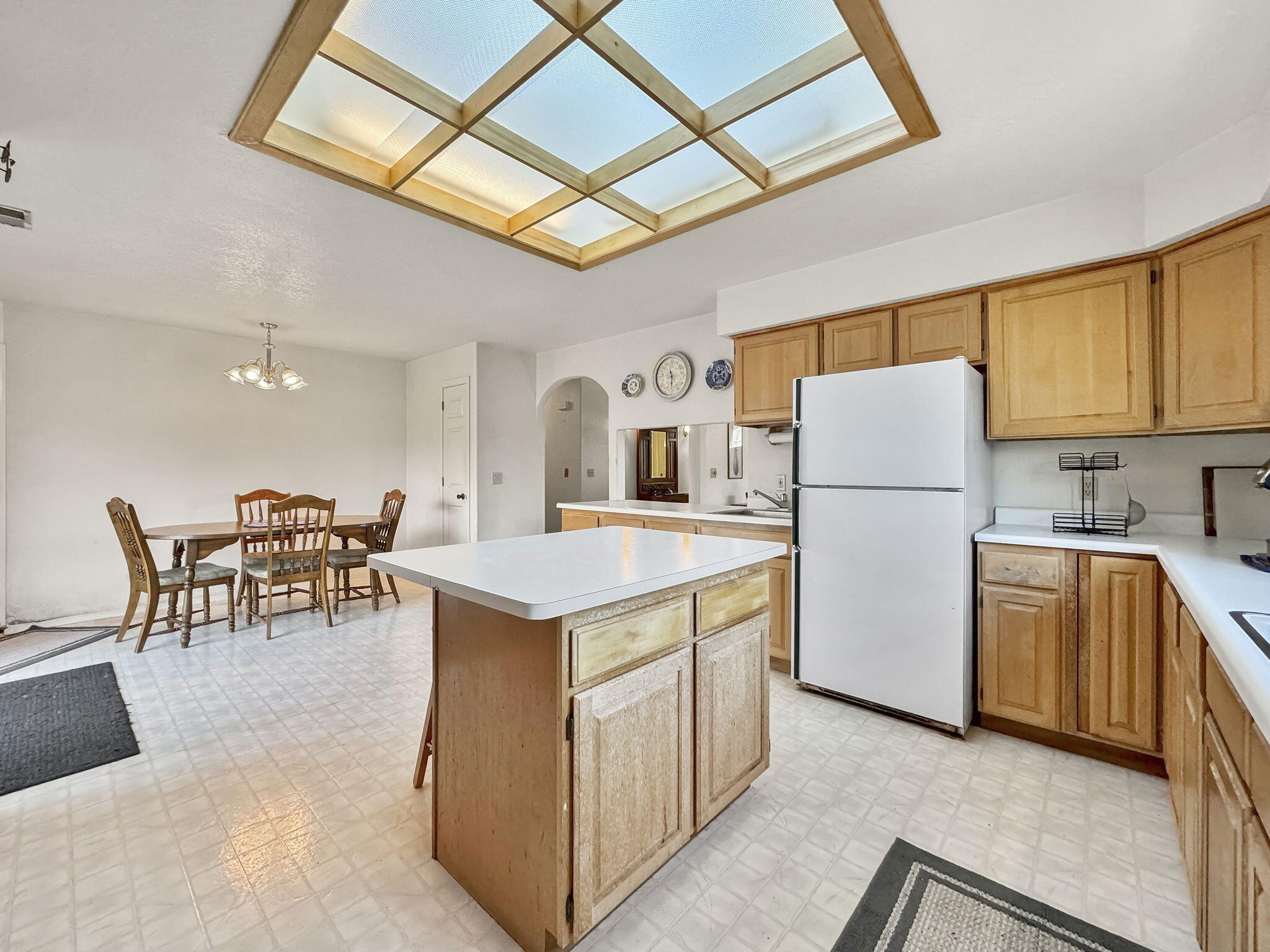 2105 Meadowood Lane