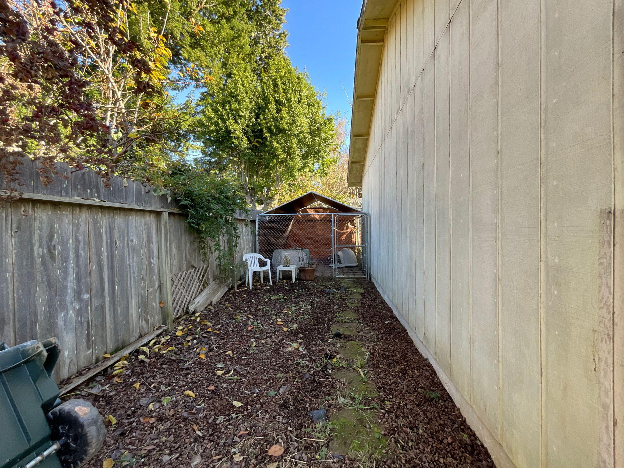 2105 Meadowood Lane