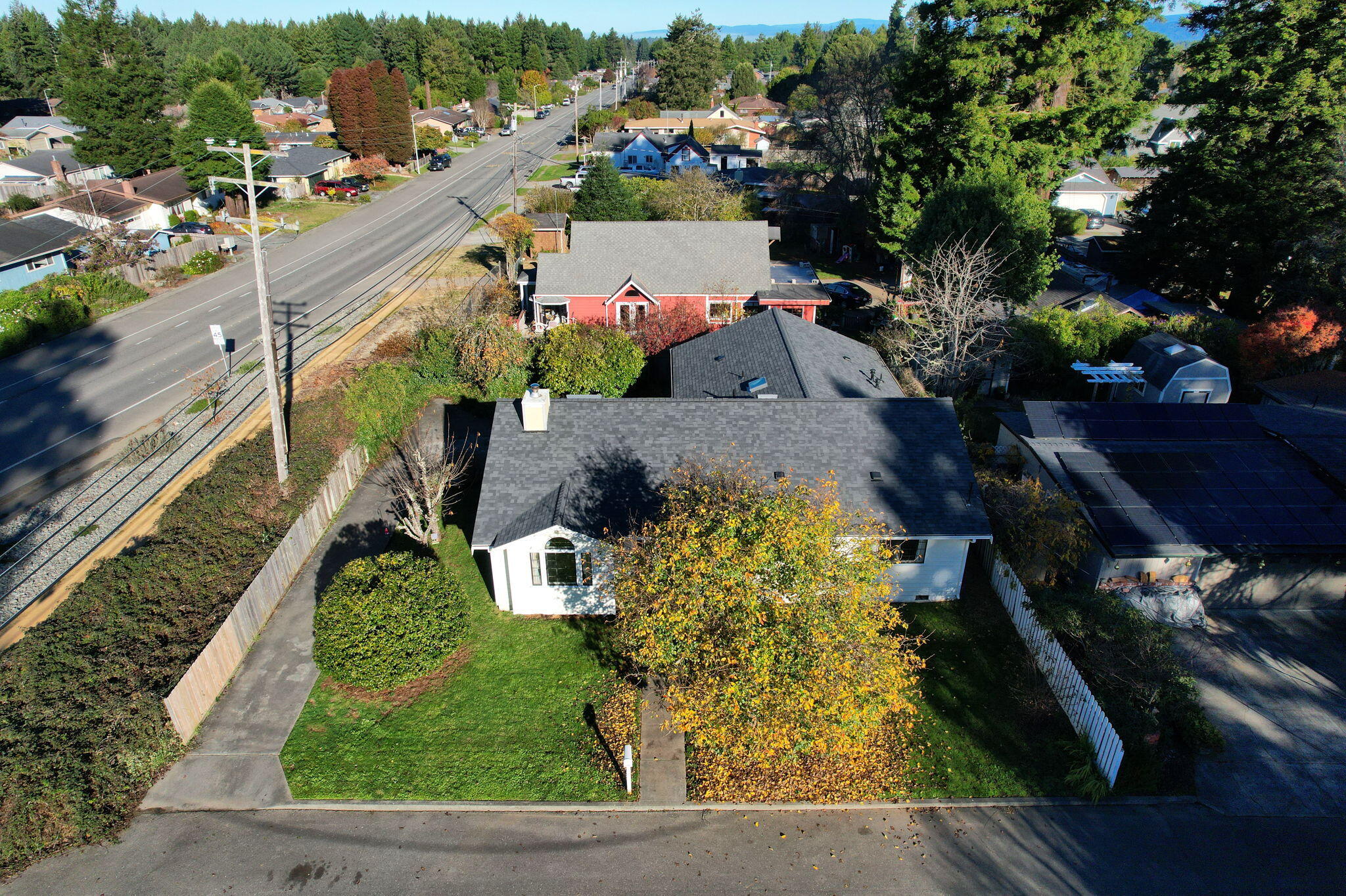 2105 Meadowood Lane