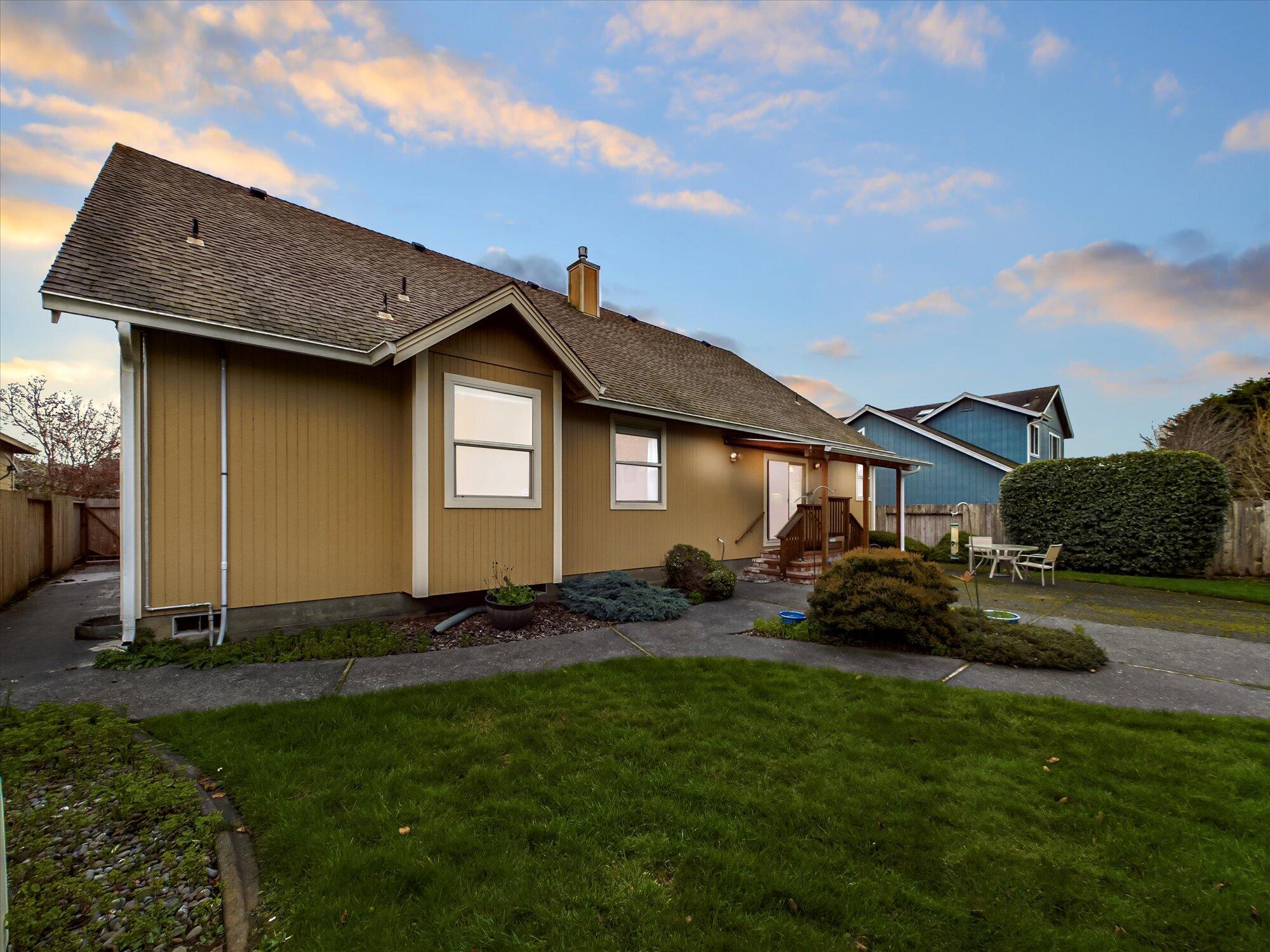 1700 Camellia Drive, McKinleyville