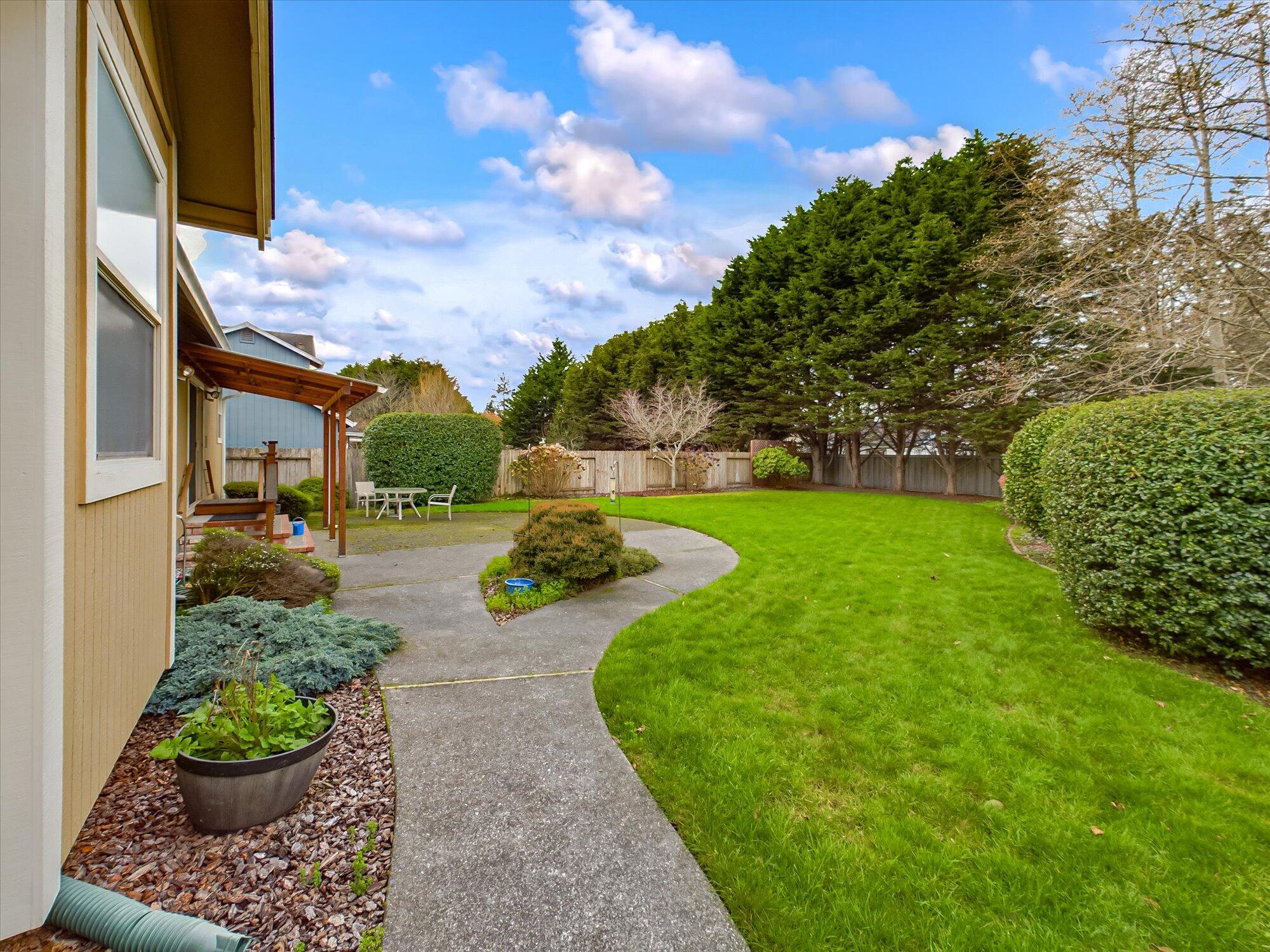 1700 Camellia Drive, McKinleyville