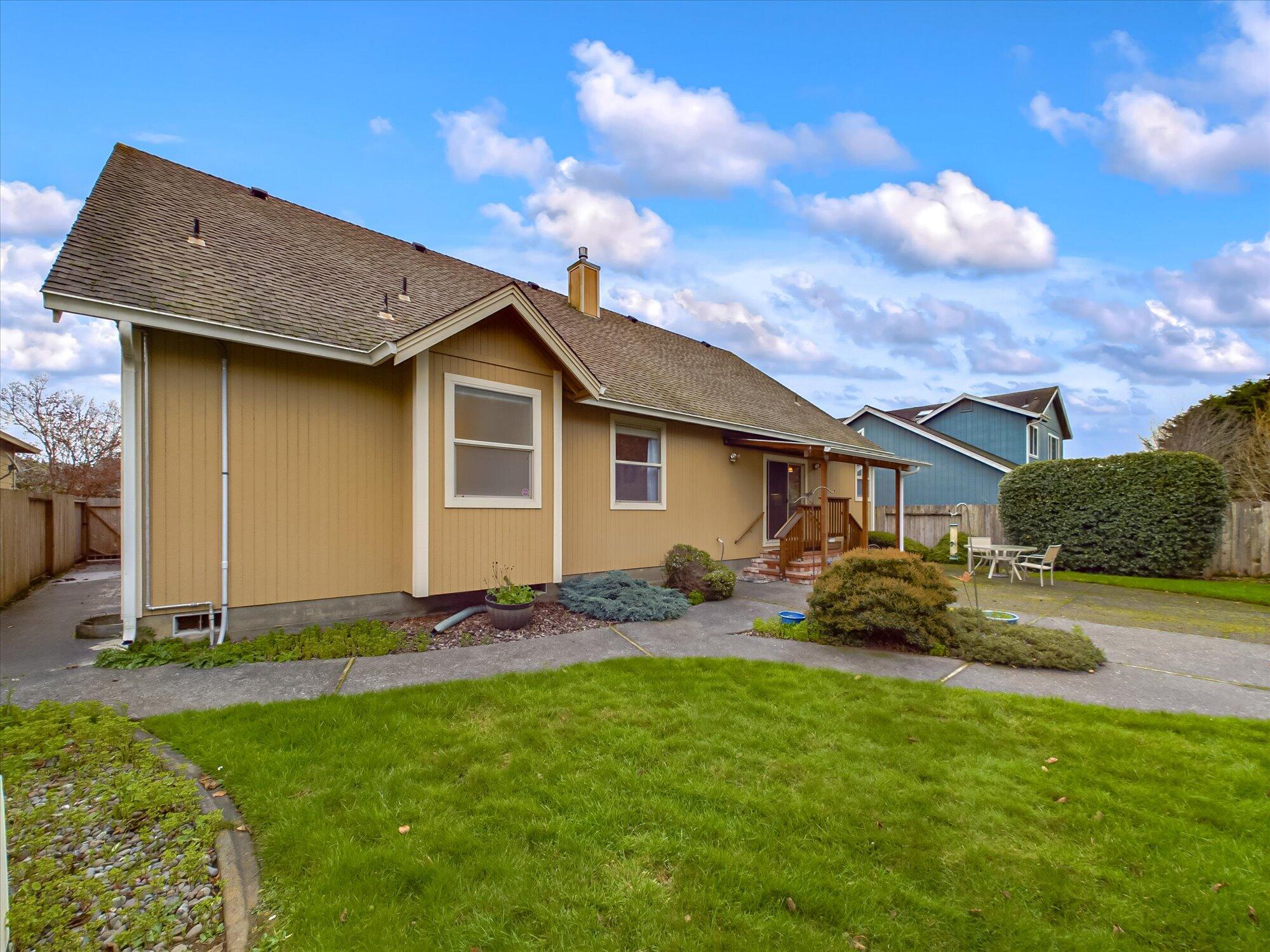 1700 Camellia Drive, McKinleyville