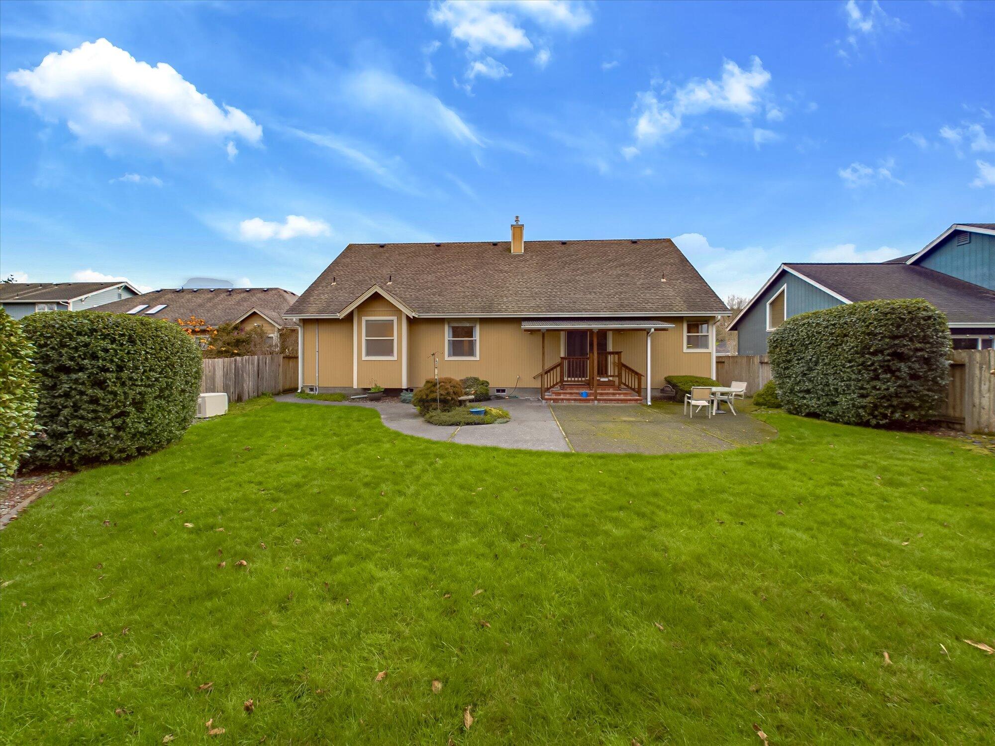 1700 Camellia Drive, McKinleyville
