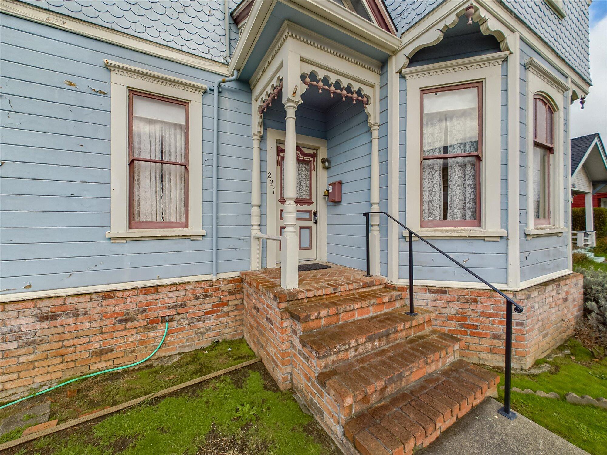 221 Dollison Street