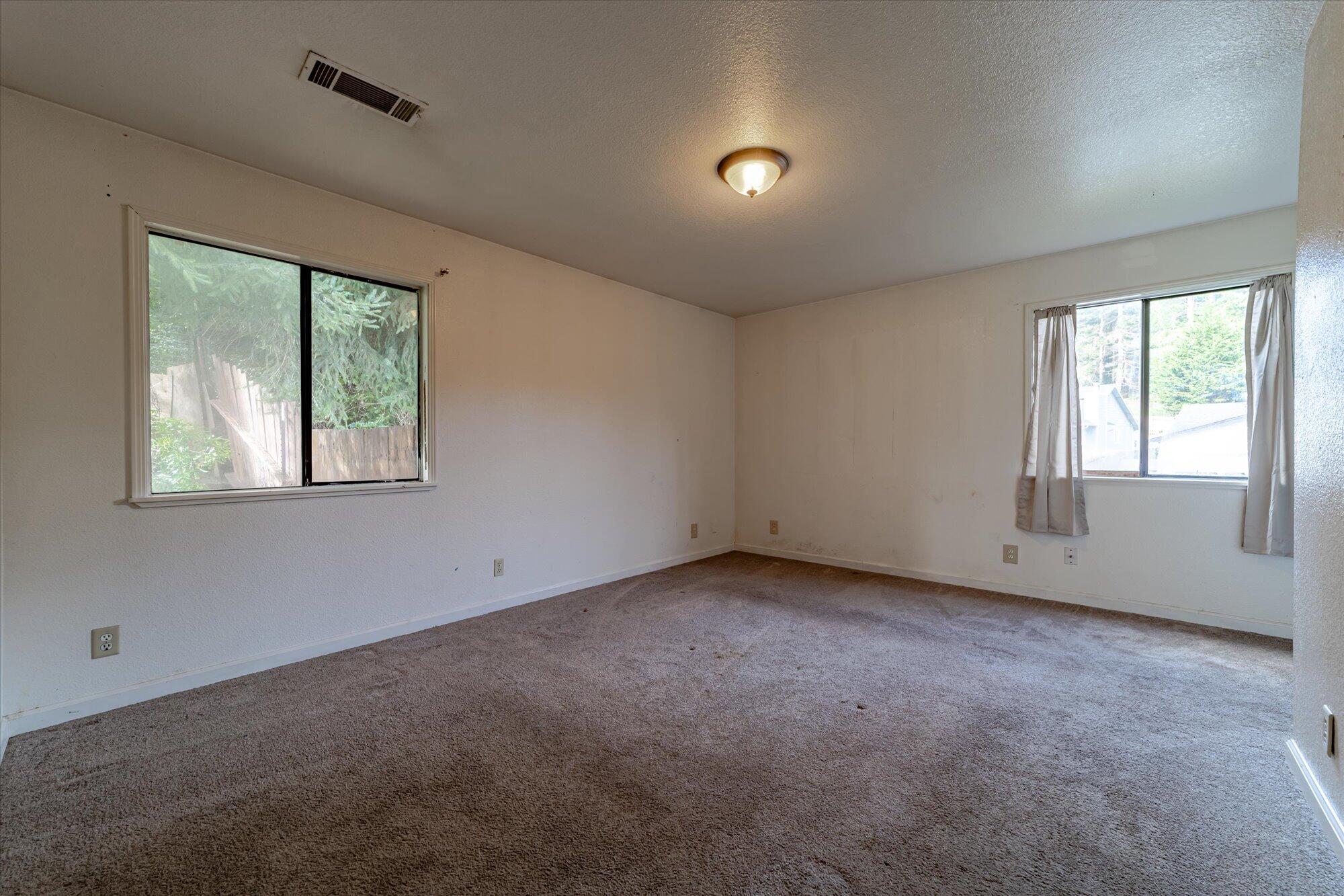 7003 London Drive