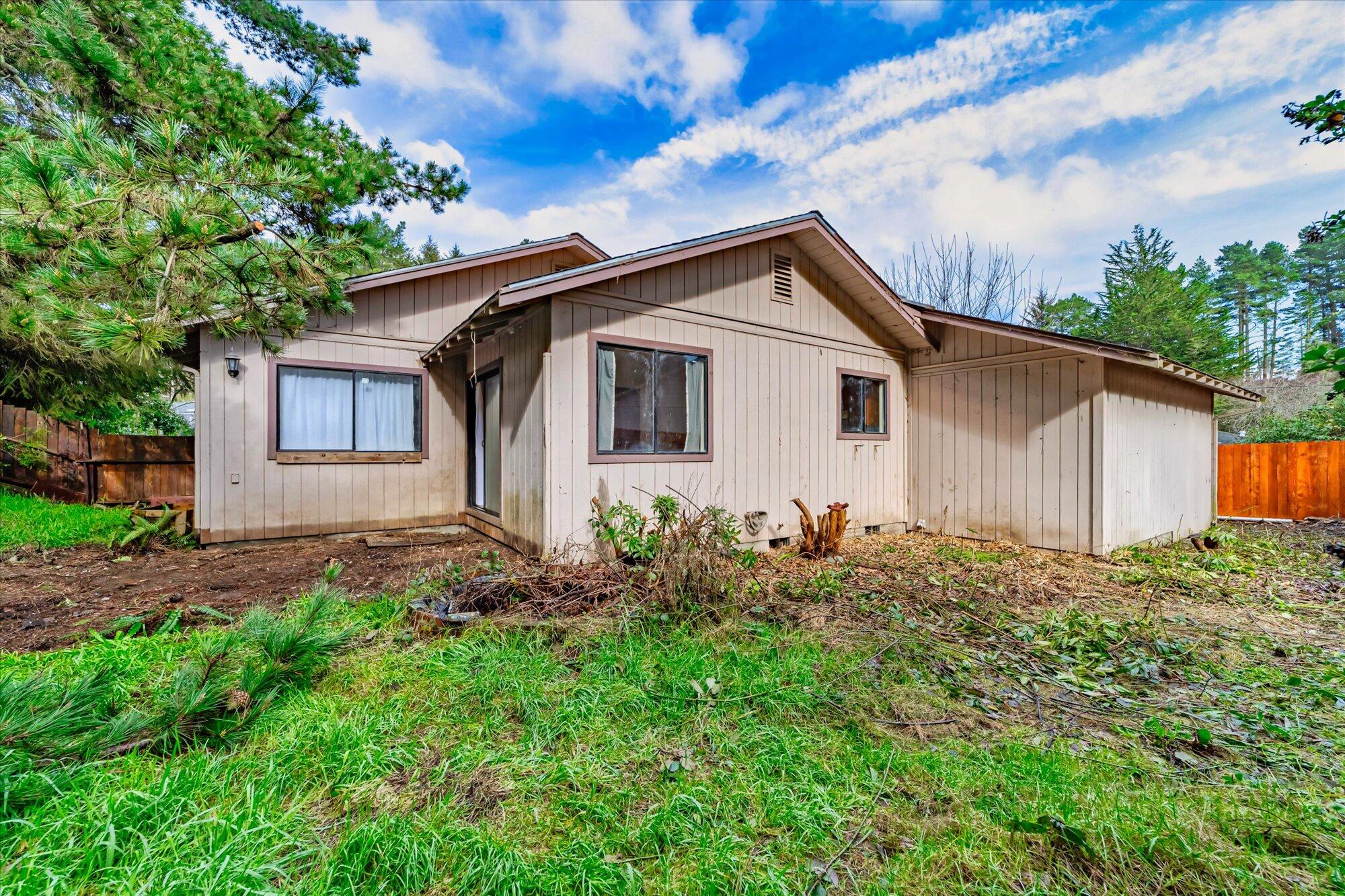 7003 London Drive