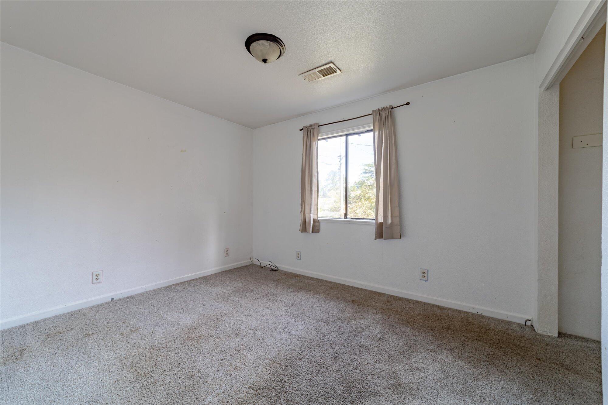 7003 London Drive